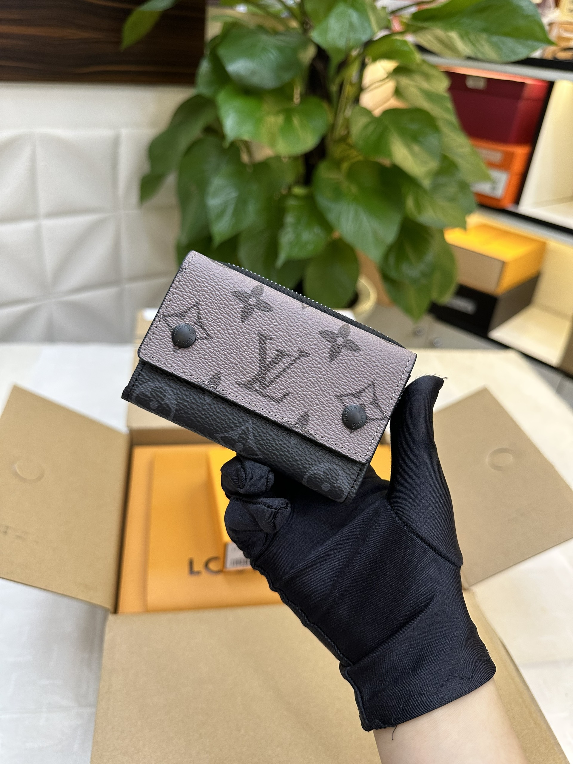 Ví LV Discovery Compact Wallet Super M45417