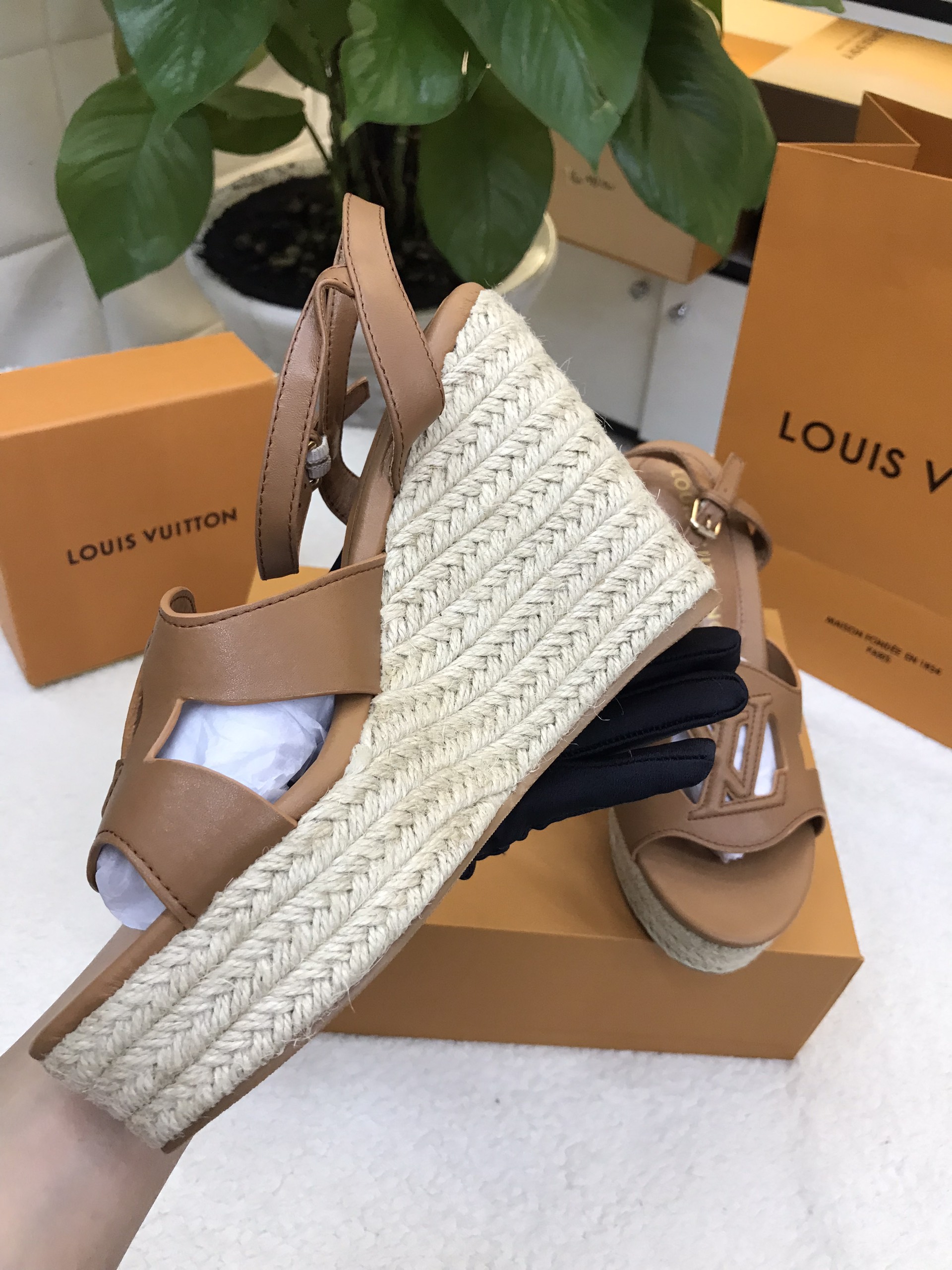 Giày LV Isola Wedge Sandal Siêu Cấp Size 36 1ACI7R