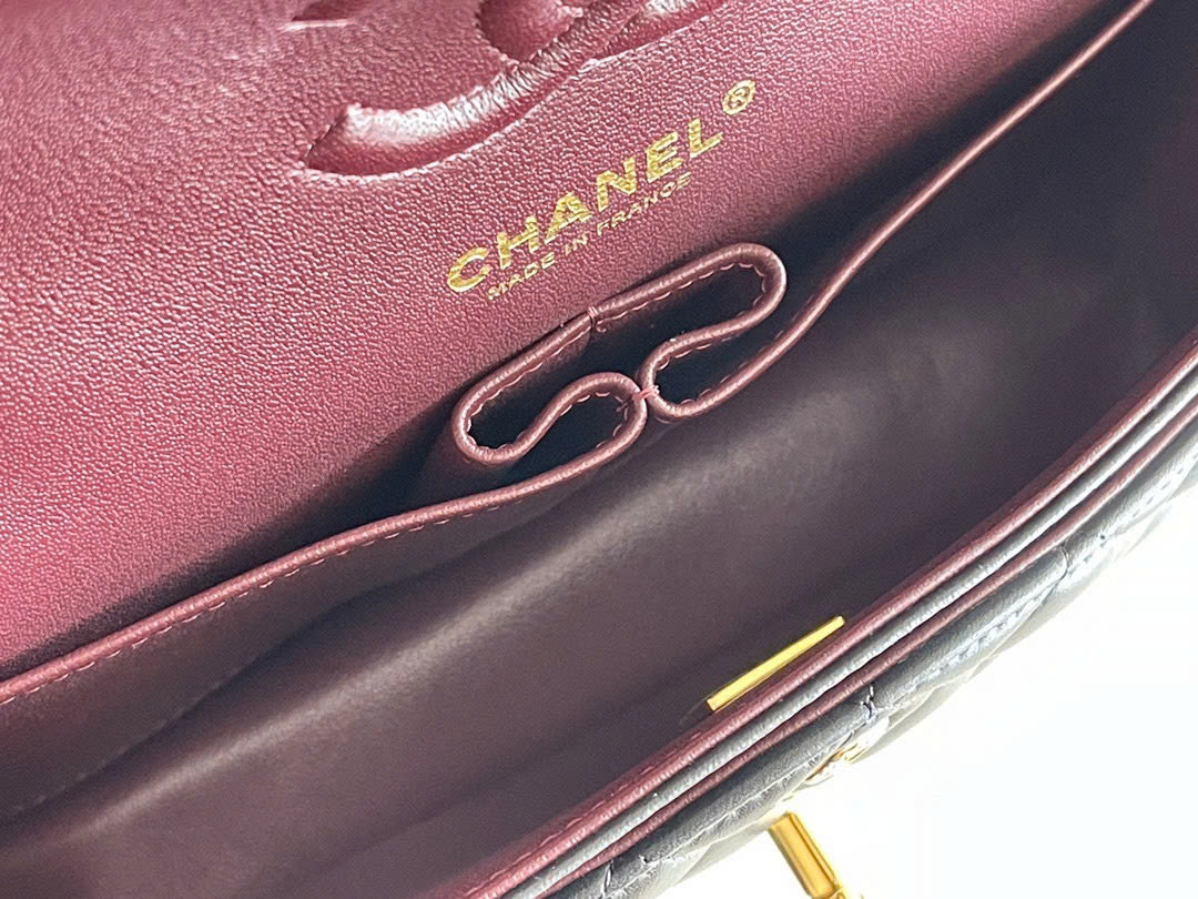 Túi Chanel Classic Flap Vip Da Lì Màu Đen Khóa Vàng Size 23cm