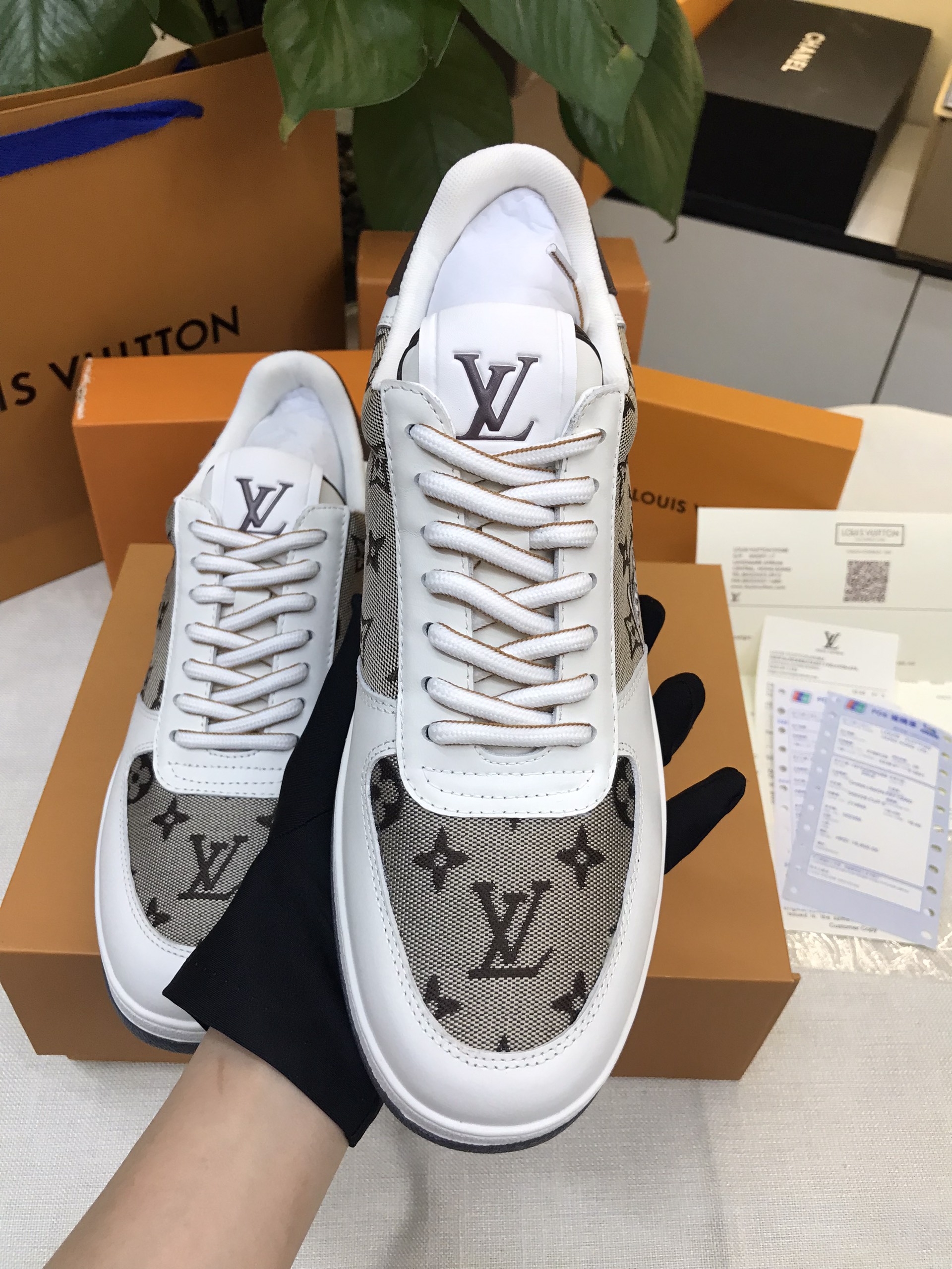 Giày LV Rivoli Sneaker Siêu Cấp Size 41 1ABF4L