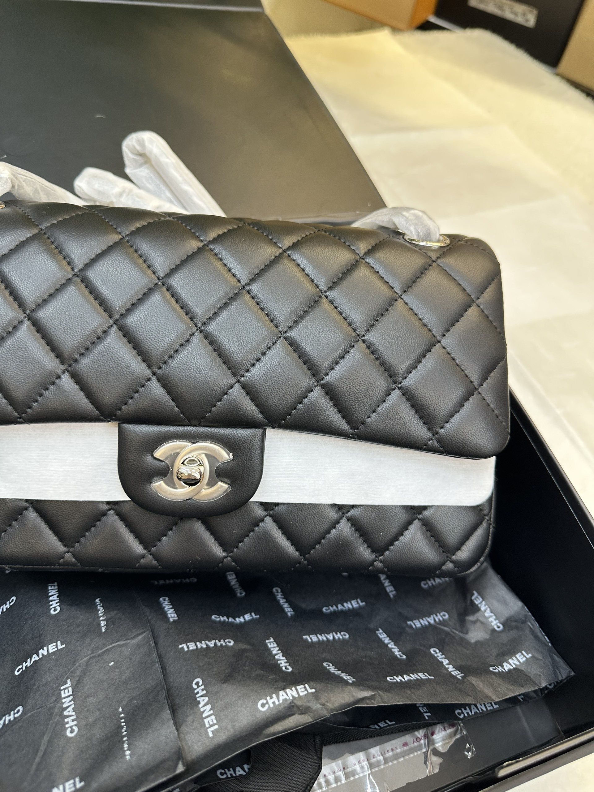 Túi Chanel Classic Super Màu Đen Logo Bạc Size 25cm