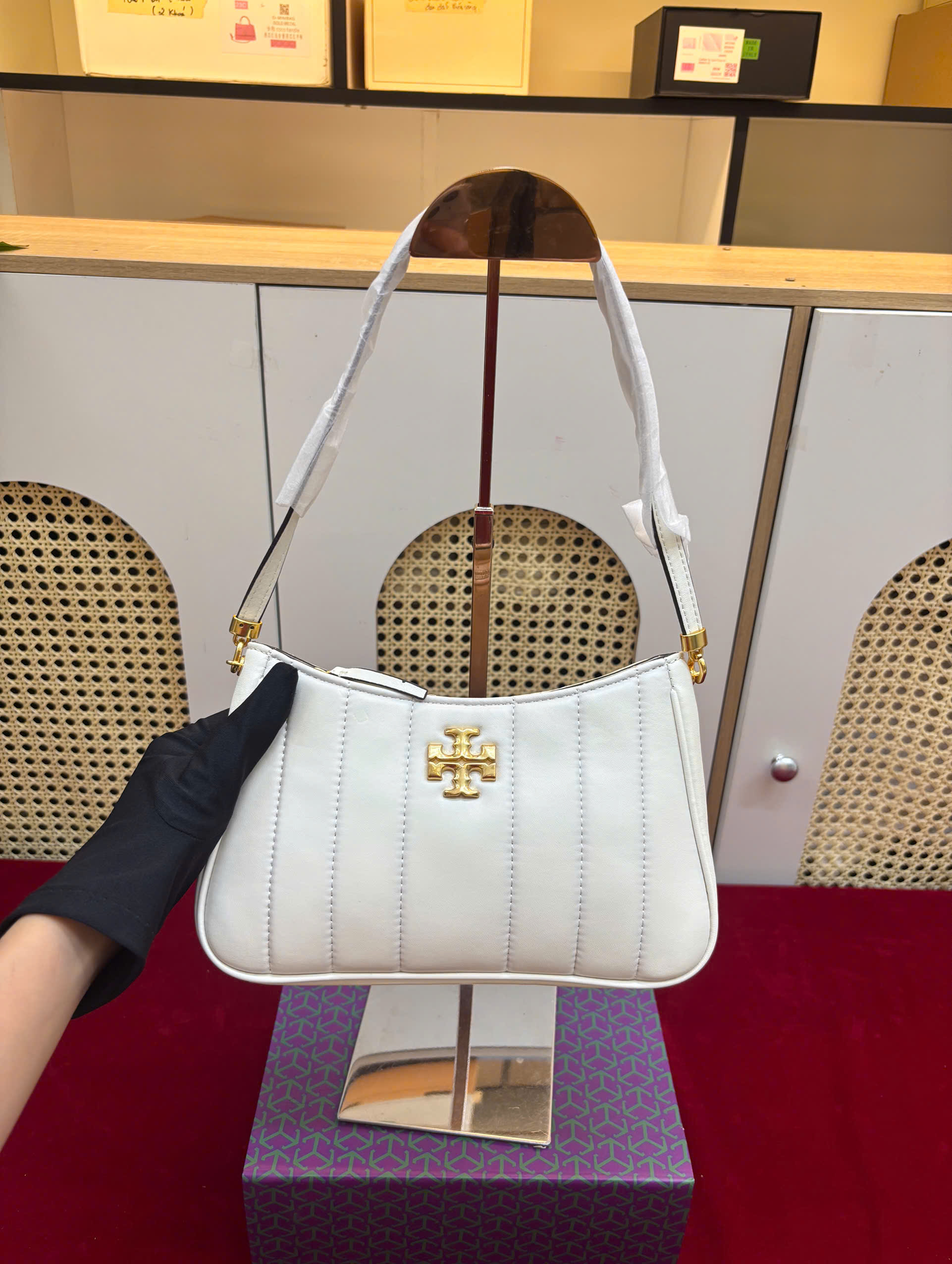 Túi Xách Tory Super Tory Burch Kira Màu Trắng Khóa Vàng Size 22cm