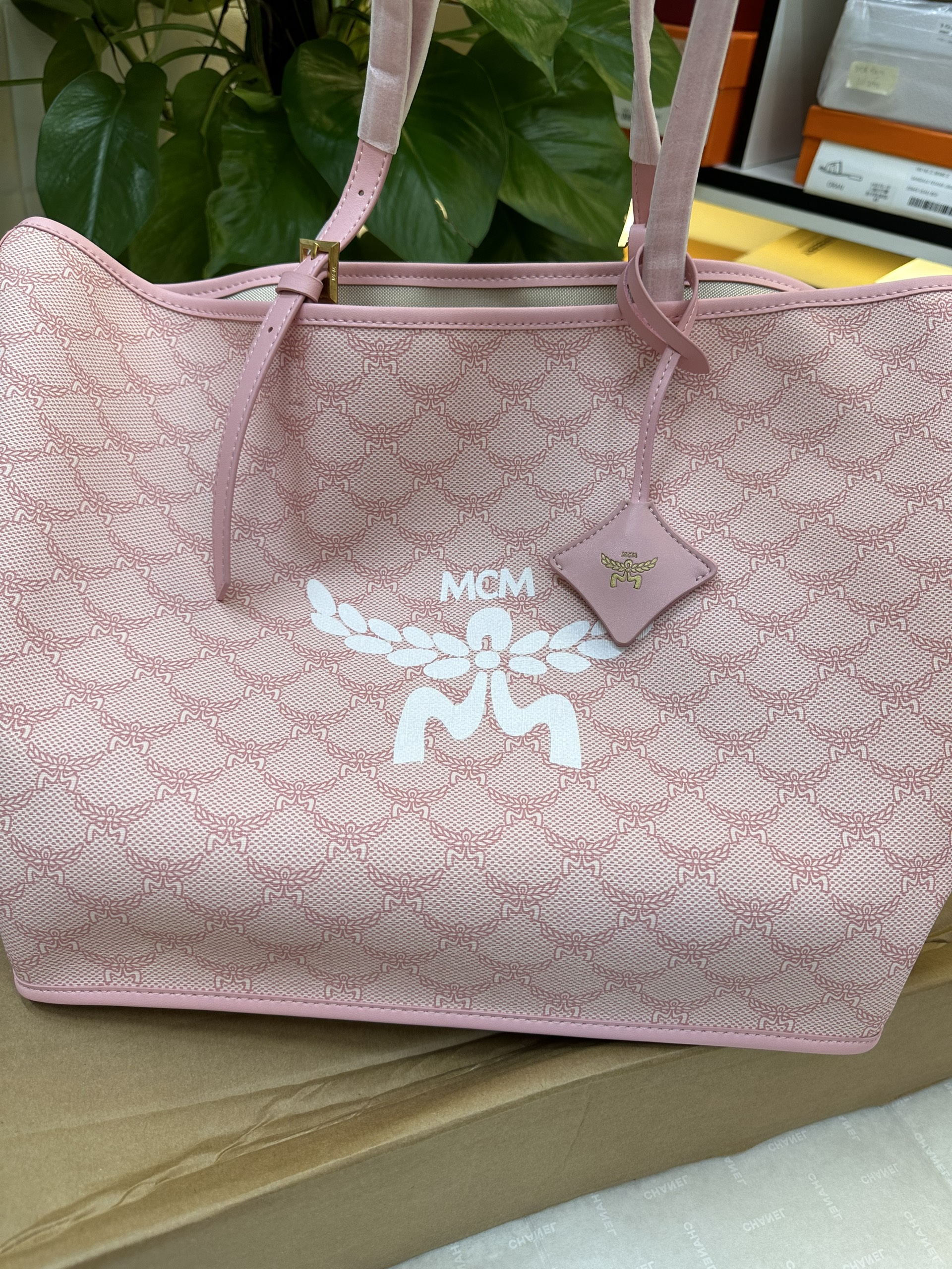 Túi MCM Himmel Shopper In Lauretos Pink Super Size 35