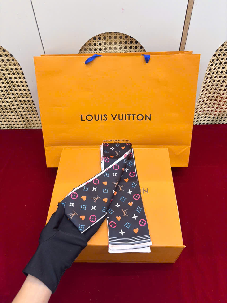 Khăn LV Cột Túi Xách Super 07