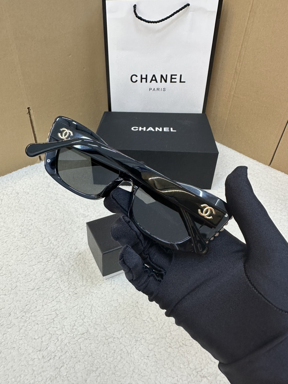 Kính Chanel Mắt Mèo Đính Ngọc Trai Màu Đen Size: 54 - 16 - 145 mm