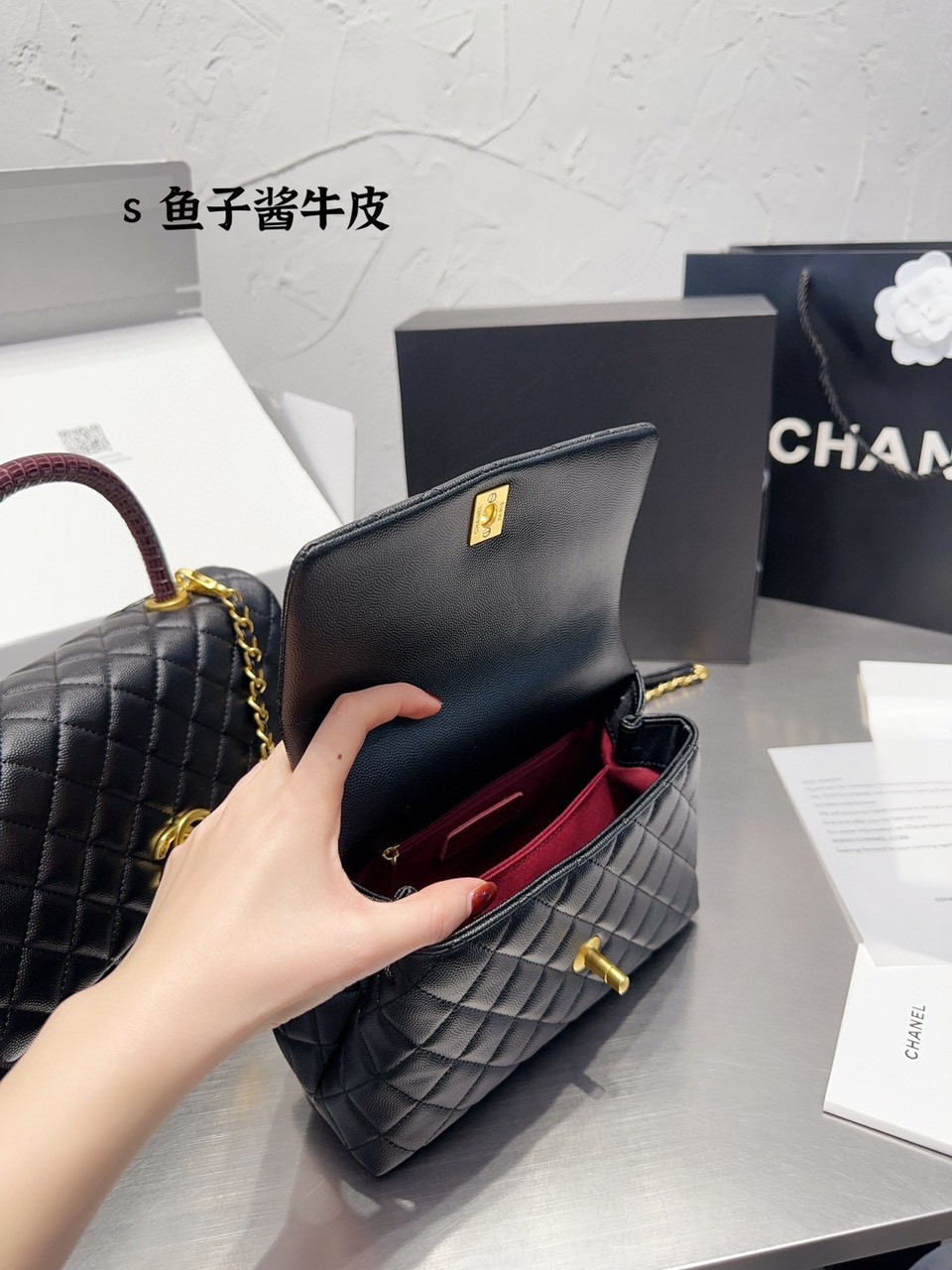 Túi Xách Chanel Coco Super Da Hạt Khóa Vàng Màu Đen Quai Vân Size 28cm và 23cm