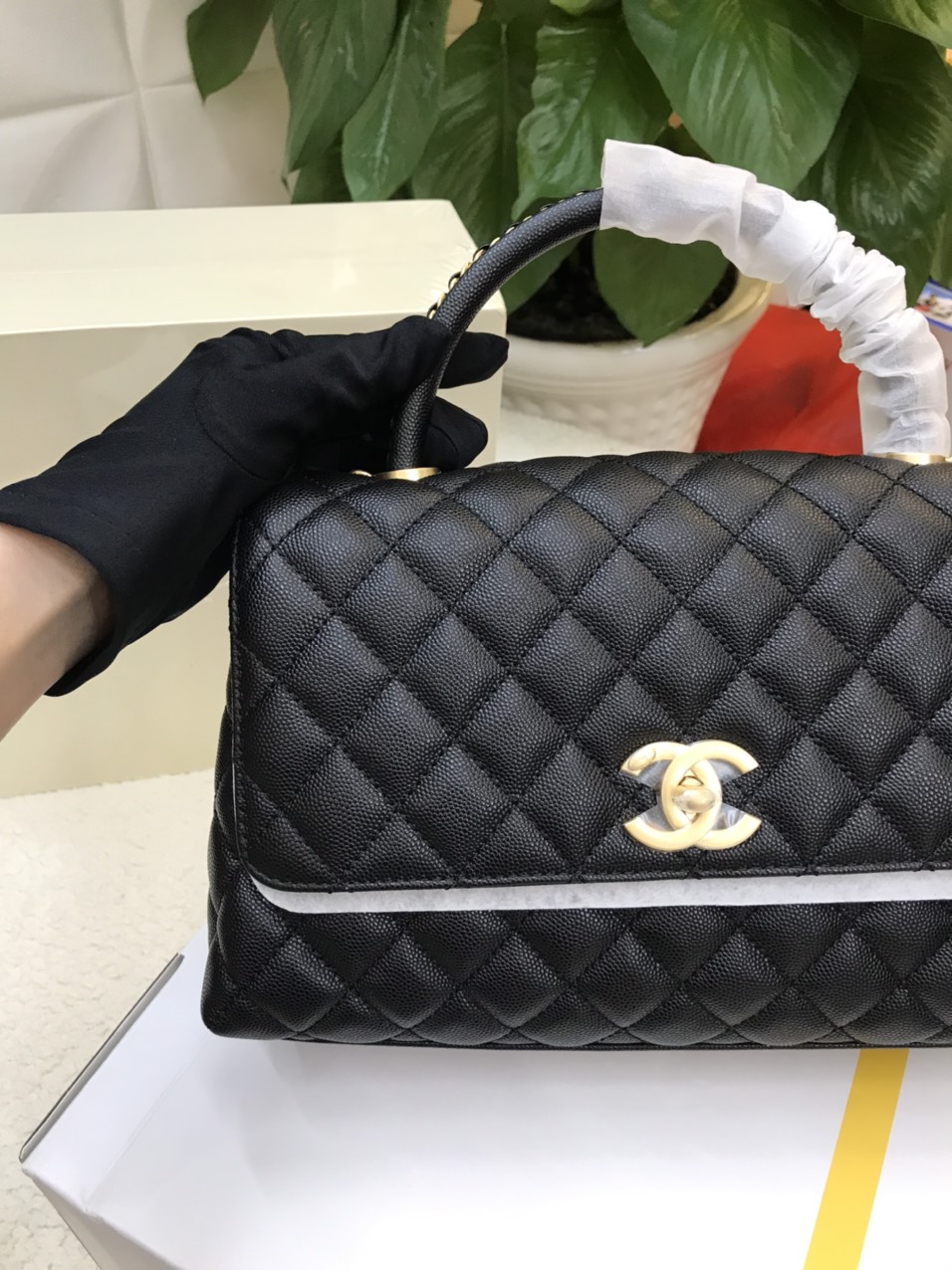 Túi Chanel Coco Handle Medium VIP Màu Đen Khóa Vàng Size 28cm