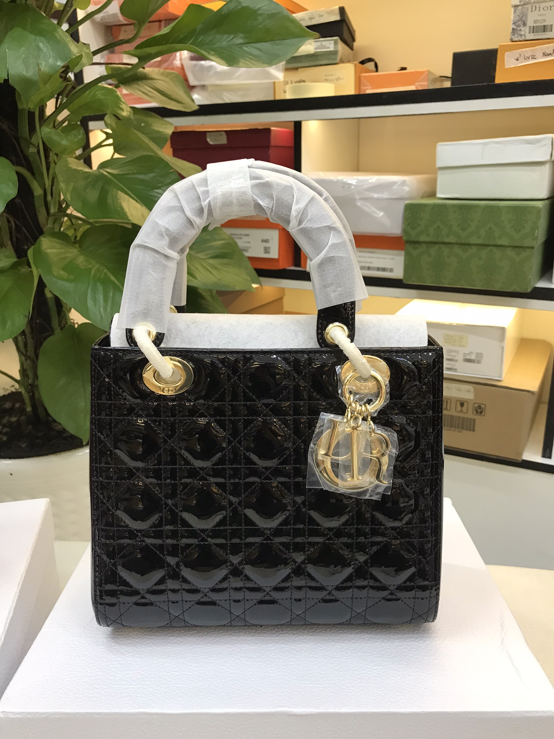 Túi Medium Lady Dior Bag Siêu Cấp Da Bóng Màu Đen Size 24cm