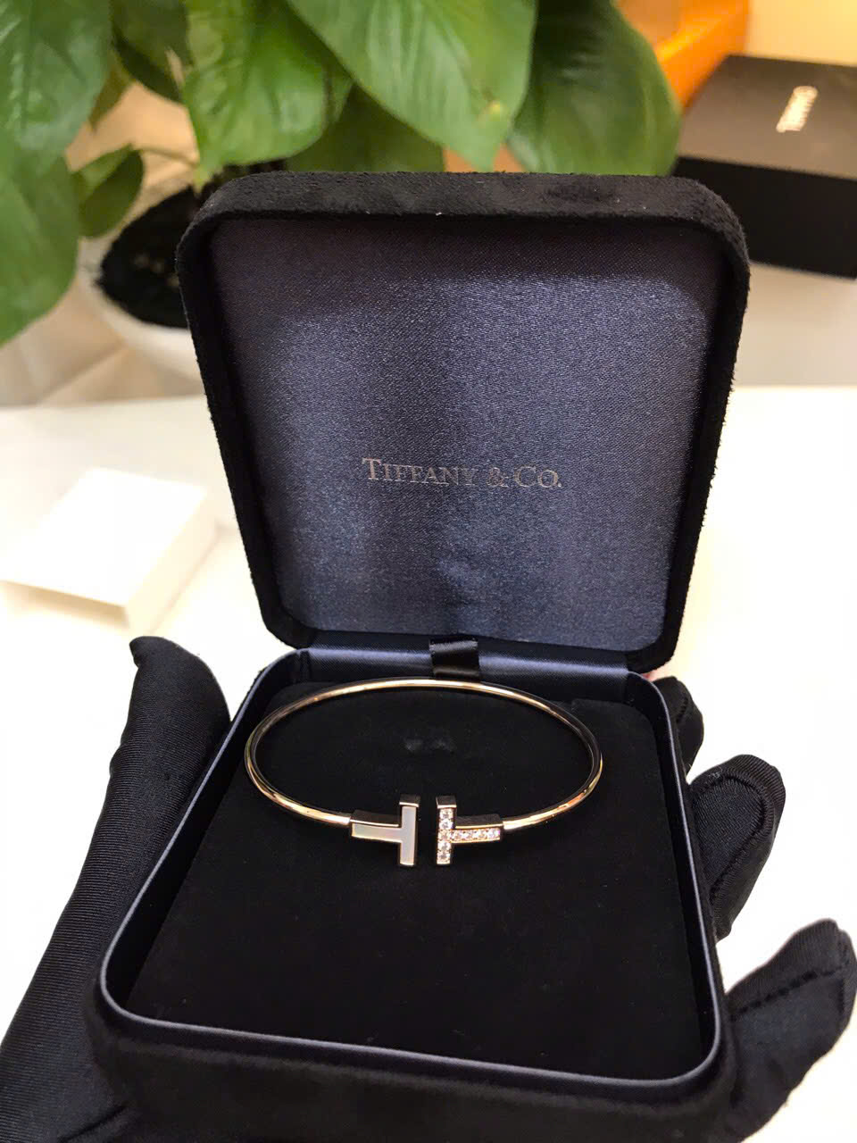 Vòng Tay Tiffany & Co Siêu Cấp Wire Bracelet In Gold With Diamonds And Mother-of-pearl