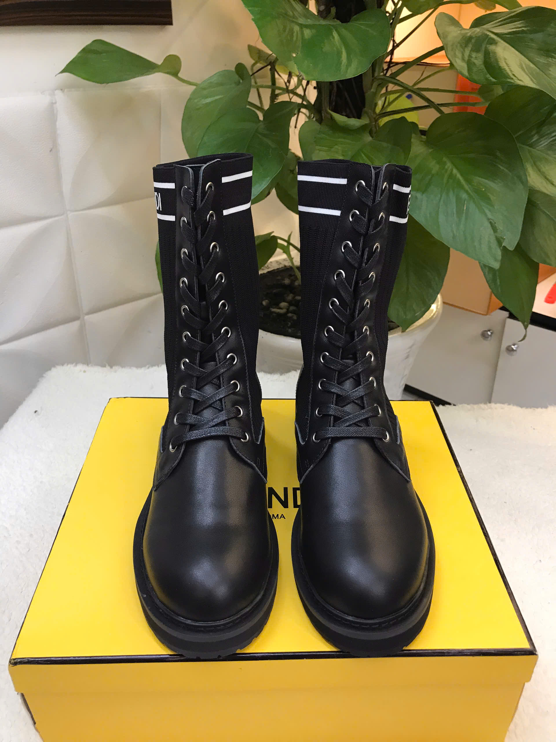 Giày Fendi Boots Women Siêu Cấp Màu Đen Size 40