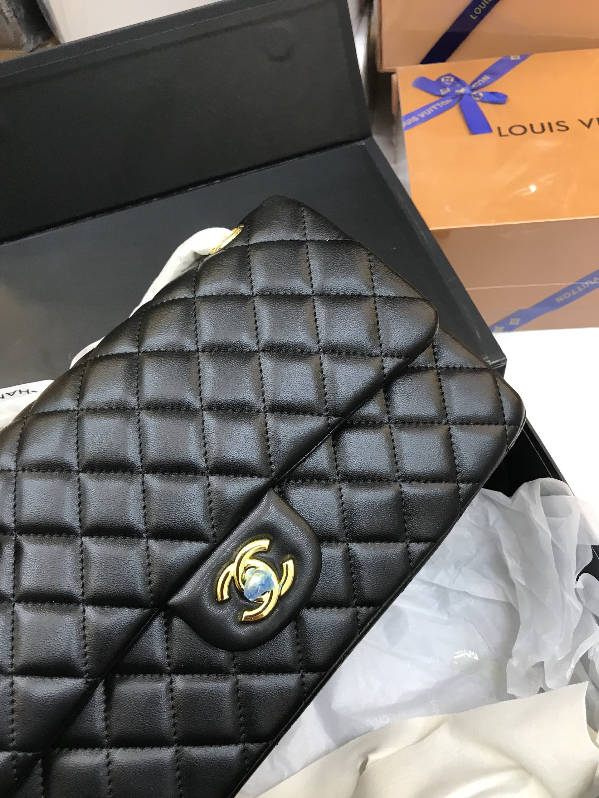 Túi Xách Chanel Classic Super Da Lì Màu Đen Khóa Vàng Size 26cm