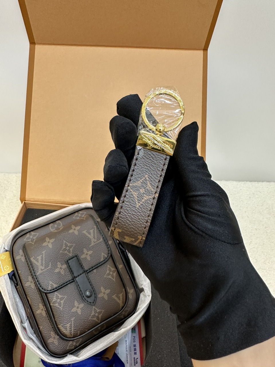 Túi Đeo Chéo LV Christopher Super Size 18cm