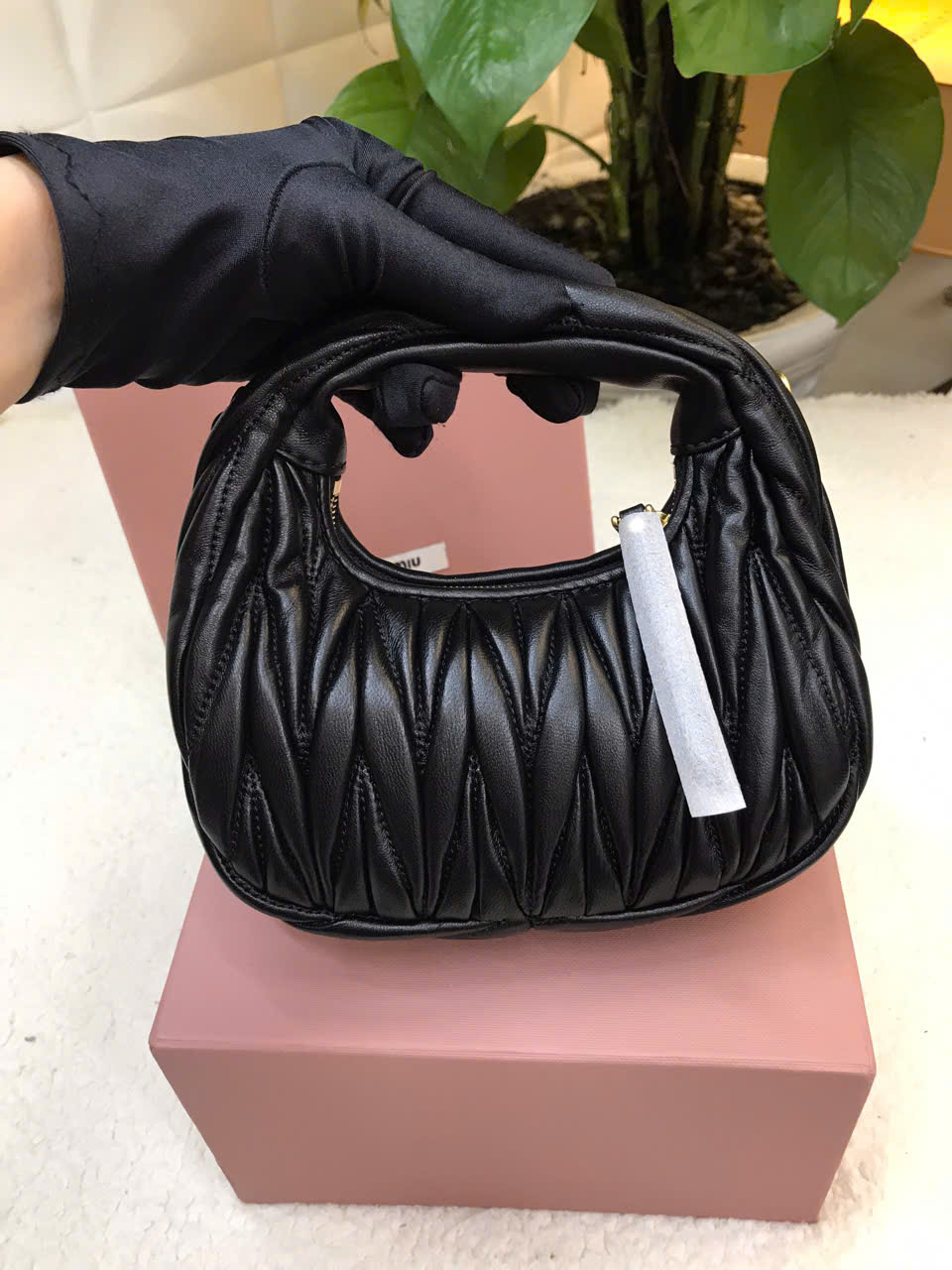 Túi MiuMiu Wander Matelassé Nappa Leather Hobo Bag Vip Màu Đen