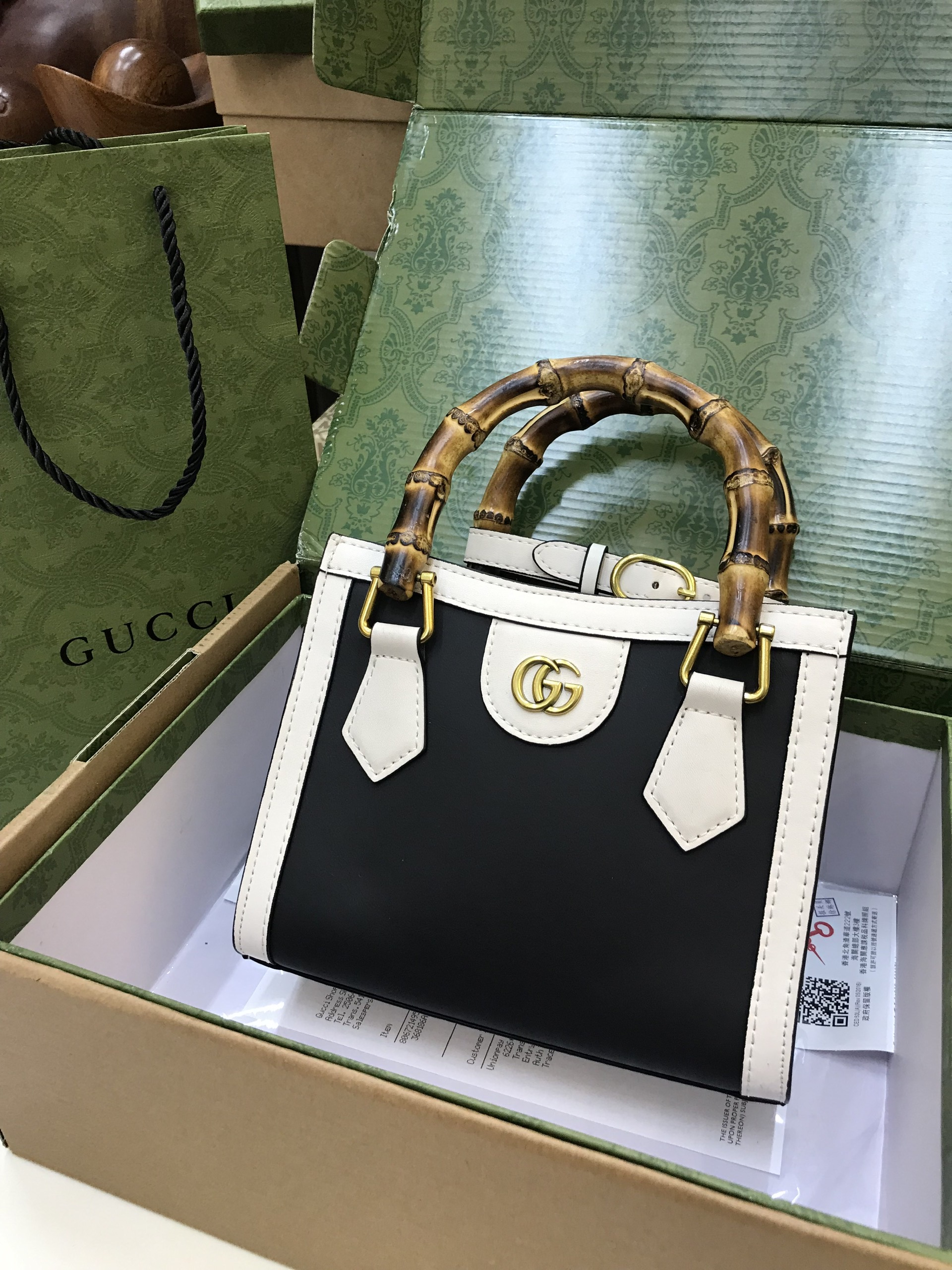 Túi xách Gucci Diana Super Mini Tote Bag Màu Trắng Viền Đen Quai Trúc Size 21cm