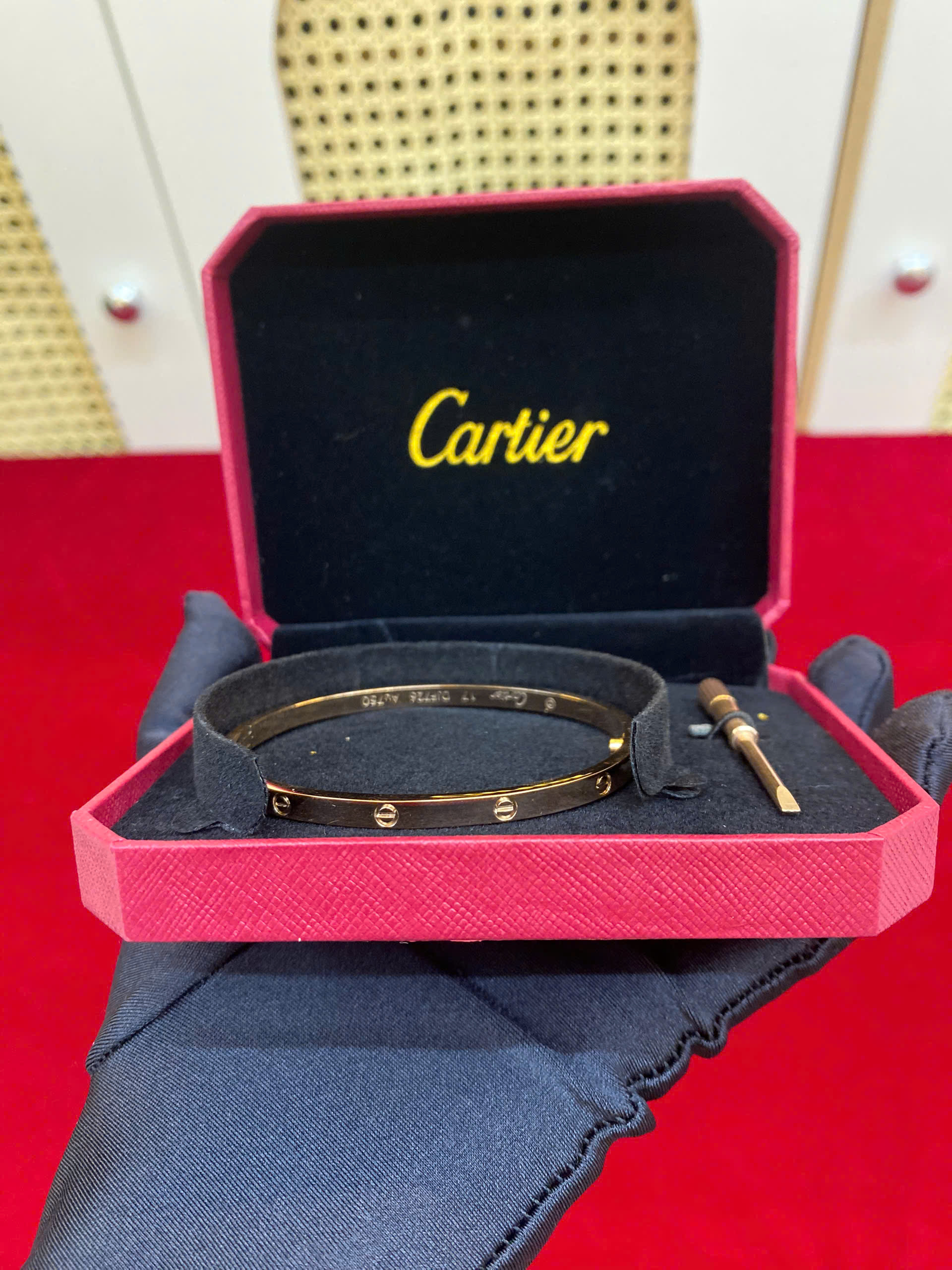 Vòng Tay Catier Love Bracelet Small Model Siêu Cấp Size 17