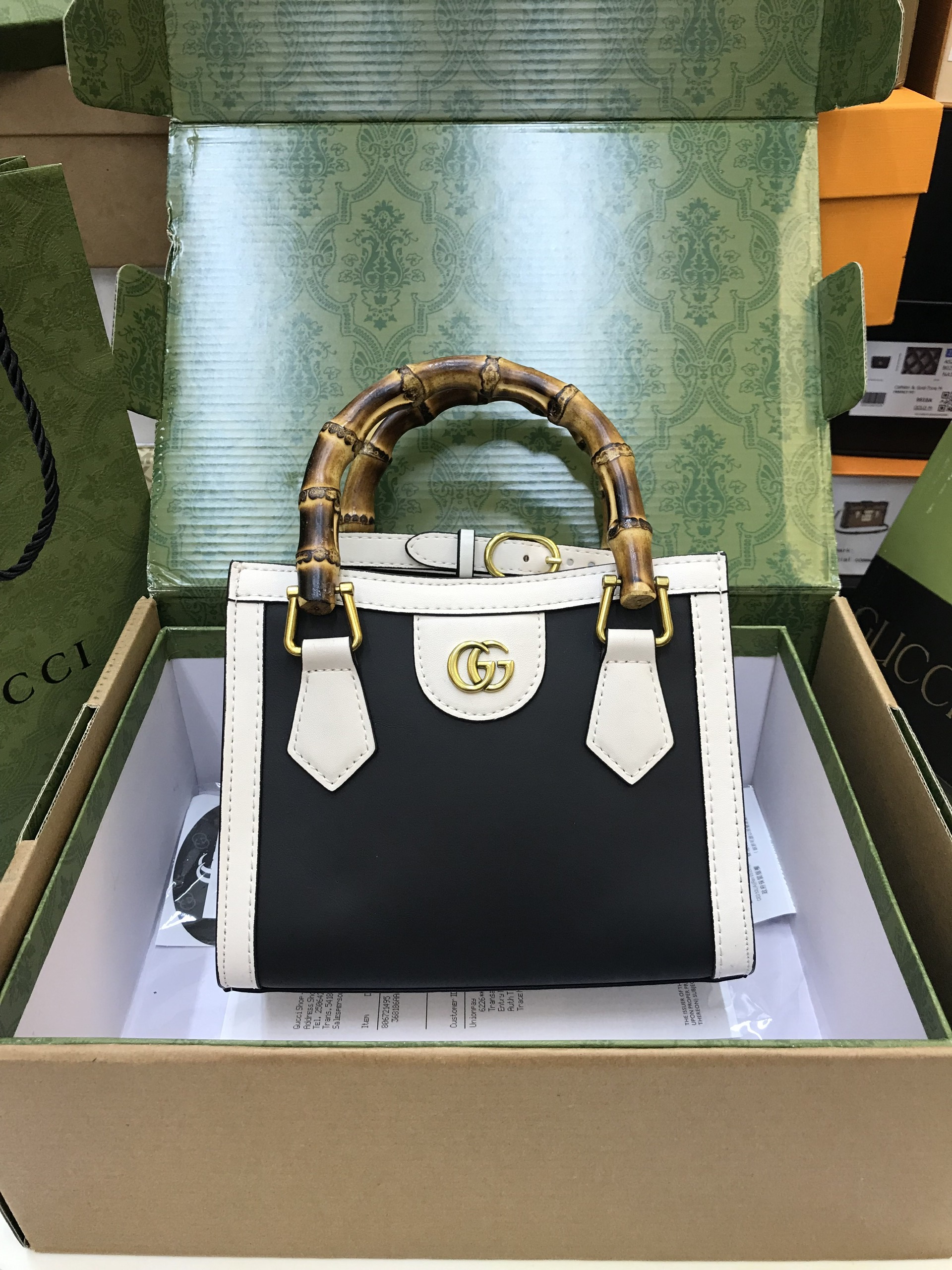 Túi xách Gucci Diana Super Mini Tote Bag Màu Trắng Viền Đen Quai Trúc Size 21cm