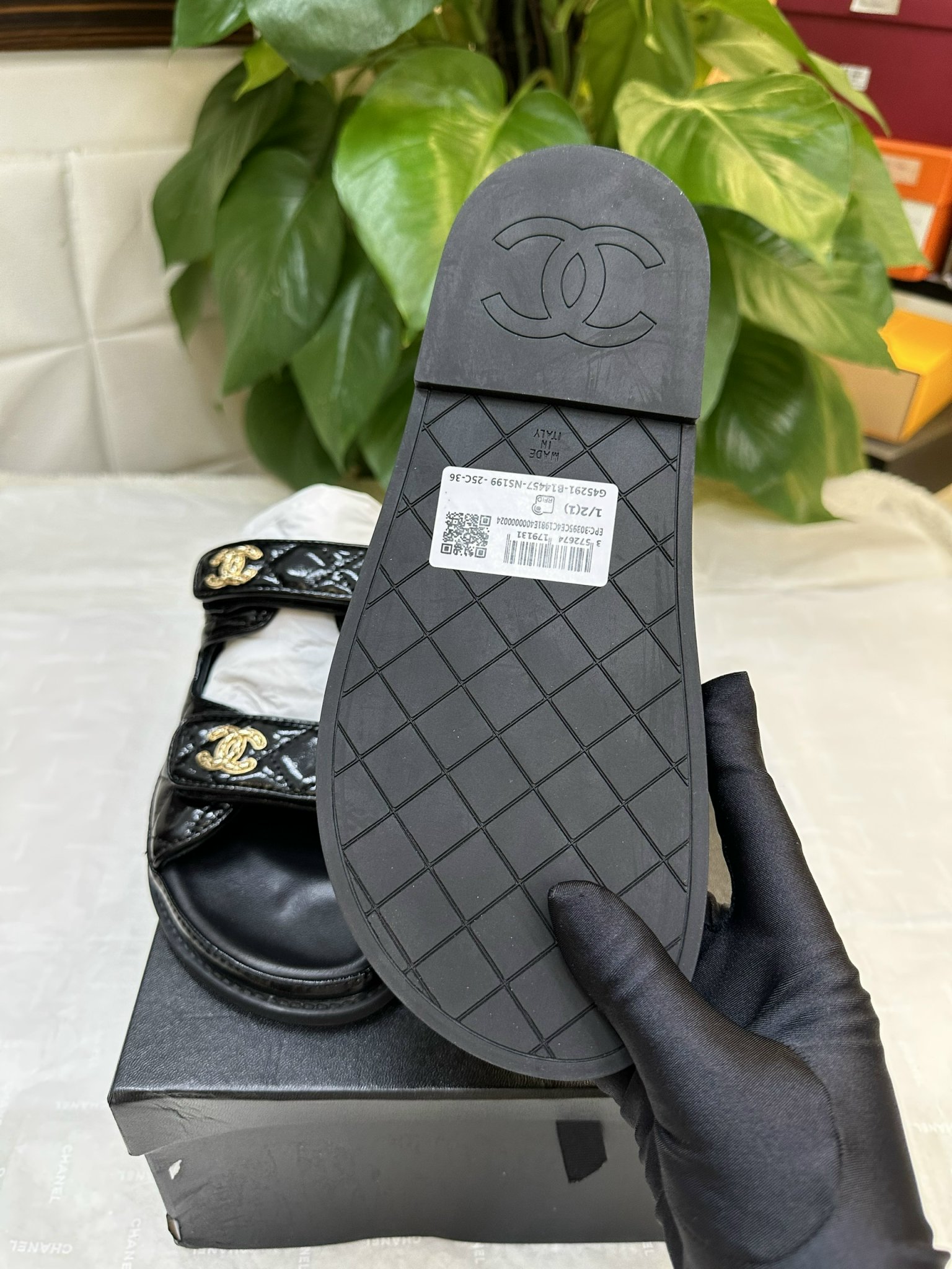 Giày Sandal Chanel Hai Quai Siêu Cấp Màu Đen Size 36