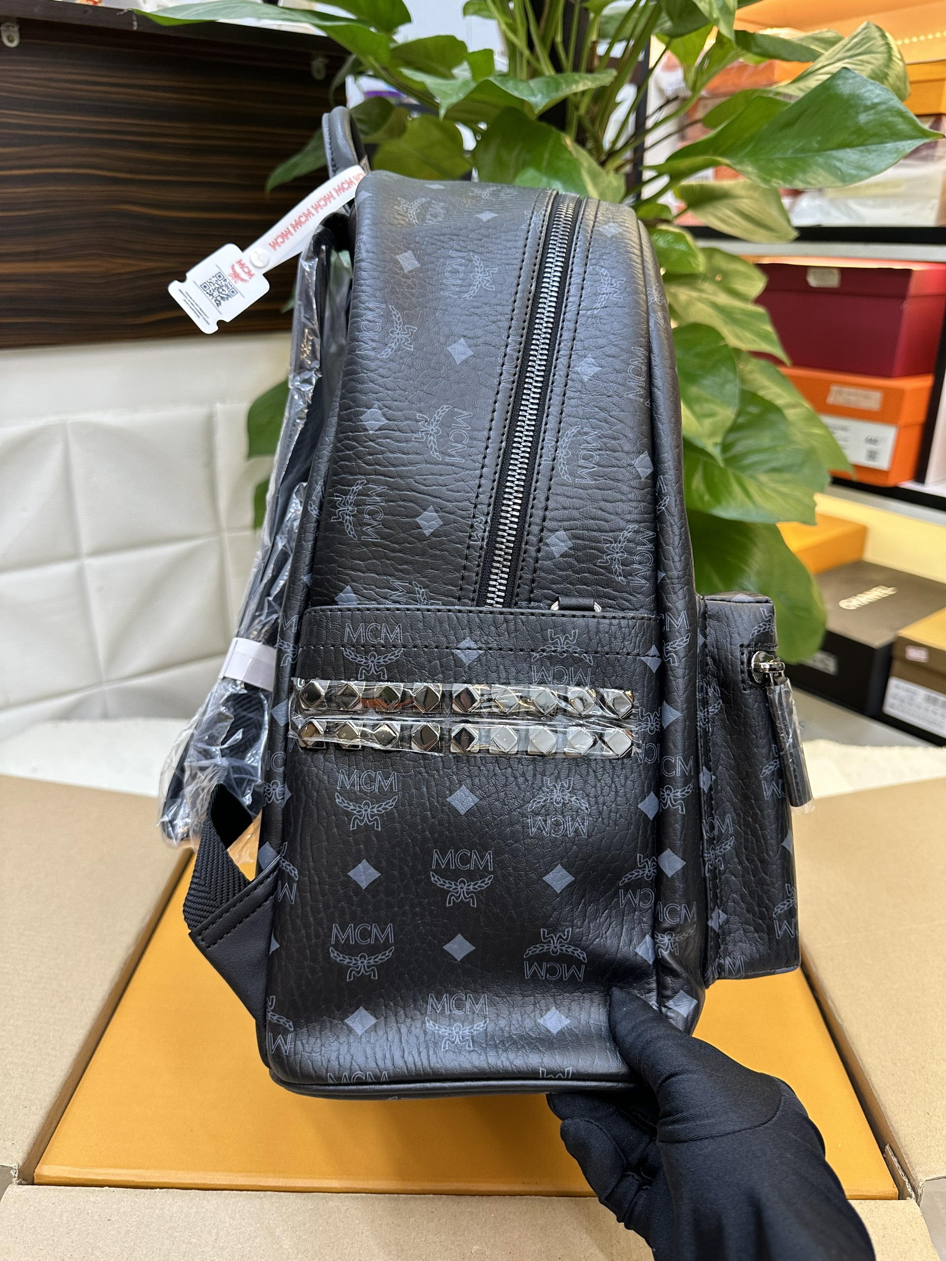 Balo MCM Stark Side Studs Backpack In Visetos Màu Đen Size 32cm