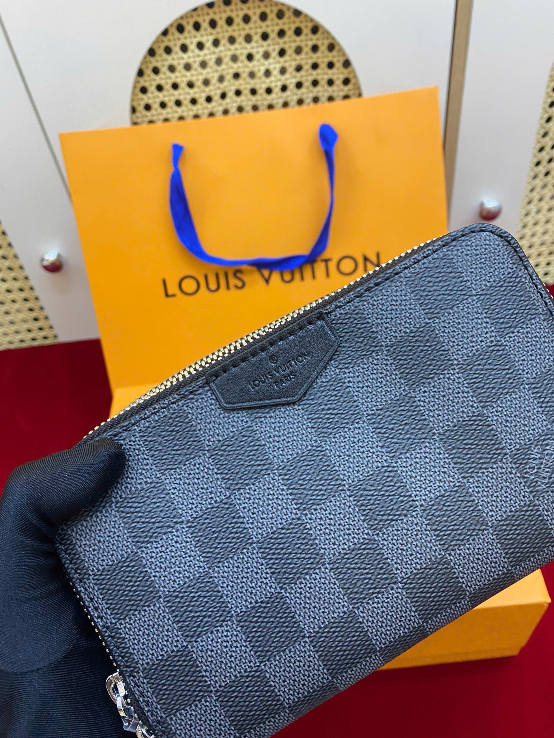 Túi LV Alpha Wearable Wallet Siêu Cấp Size 18.5cm M81260