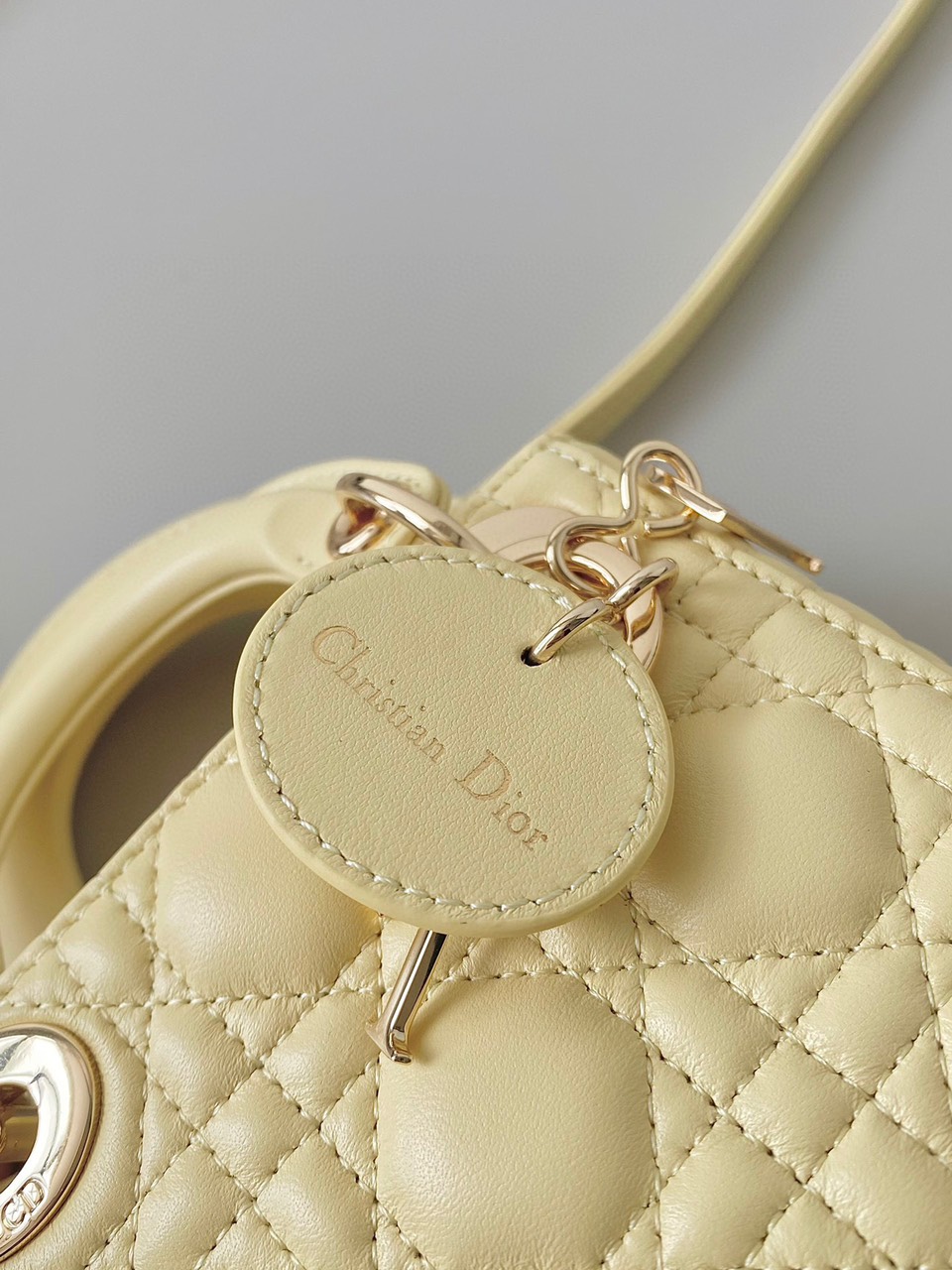 Túi Xách Dior Lady Micro Siêu Cấp Màu Vàng Size 12cm 6601
