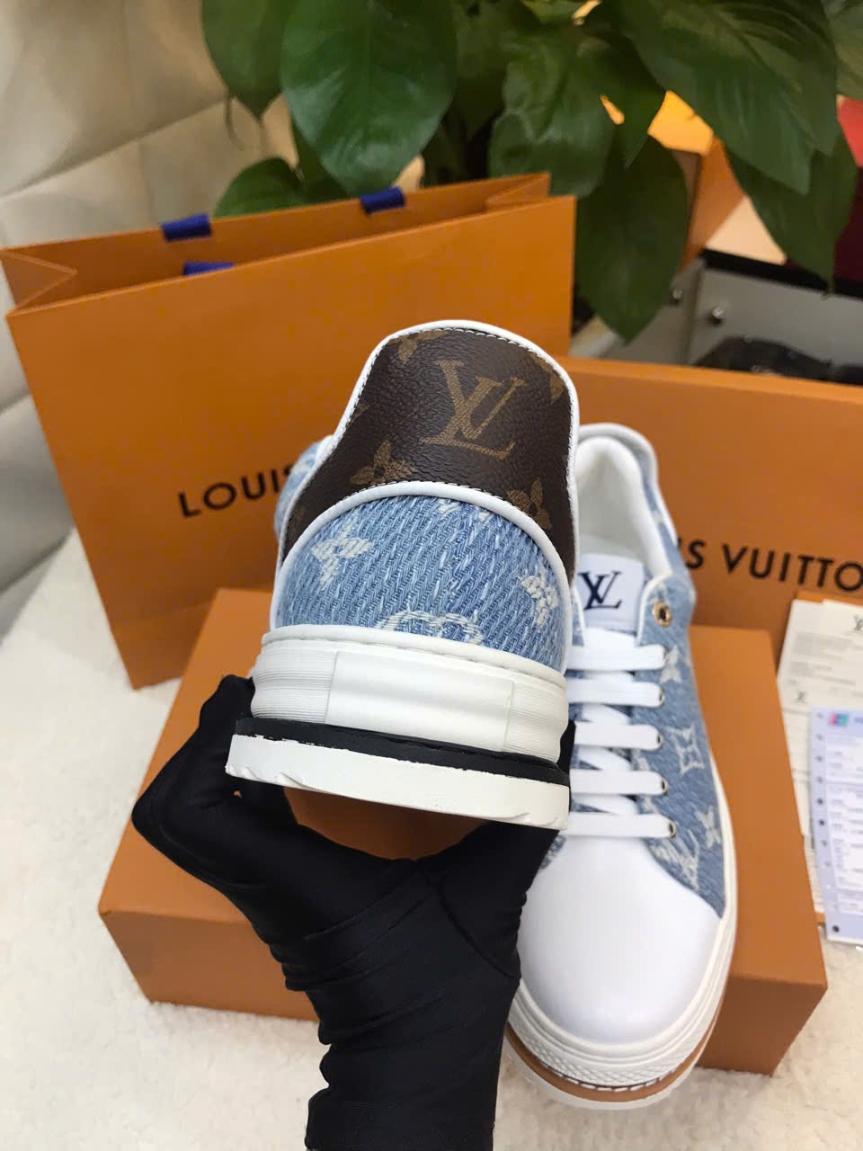 Giày LV Time Out Trainers Blue Size 43 1AC28U