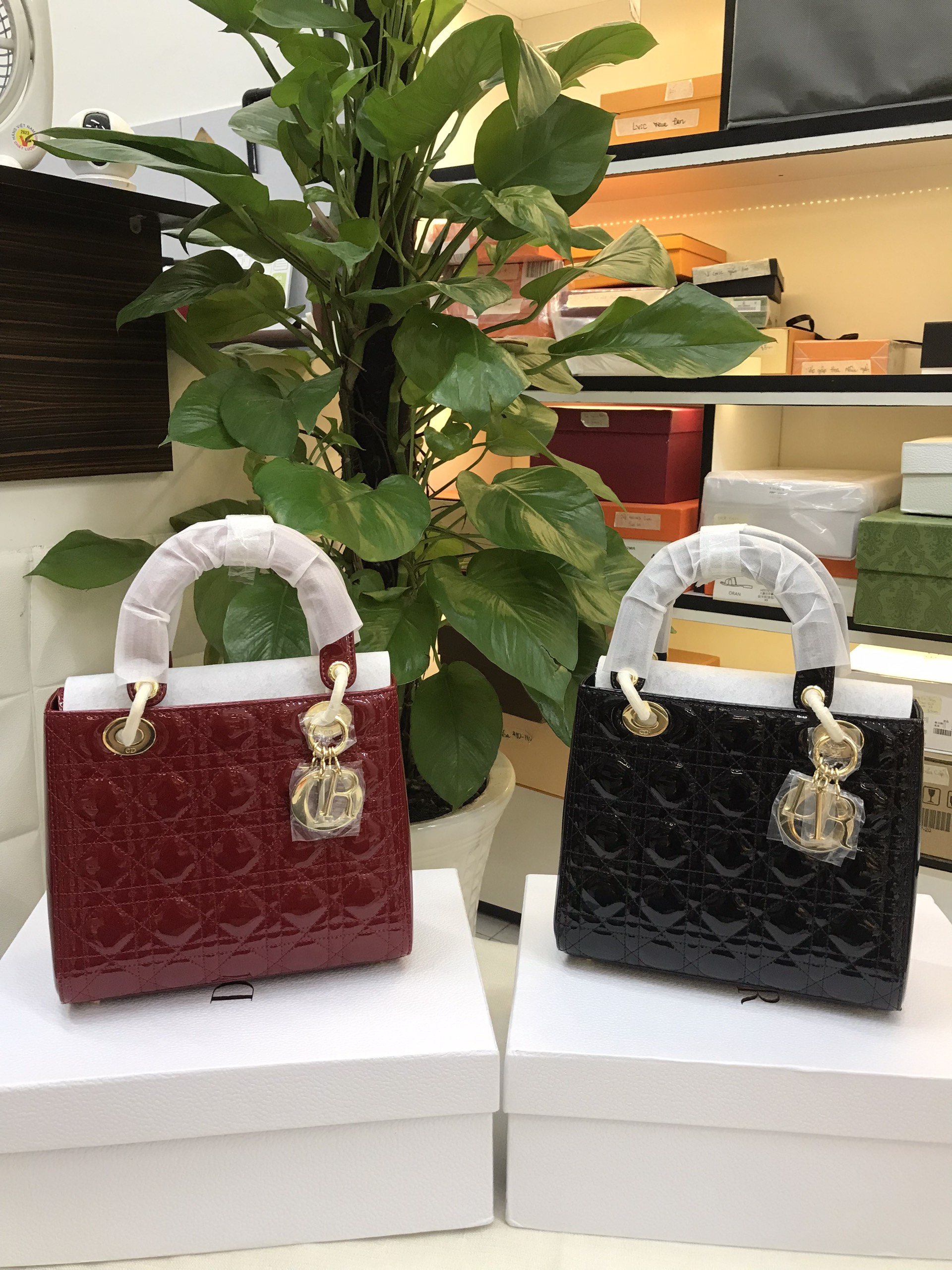 Túi Medium Lady Dior Bag Siêu Cấp Da Bóng Màu Đen Size 24cm