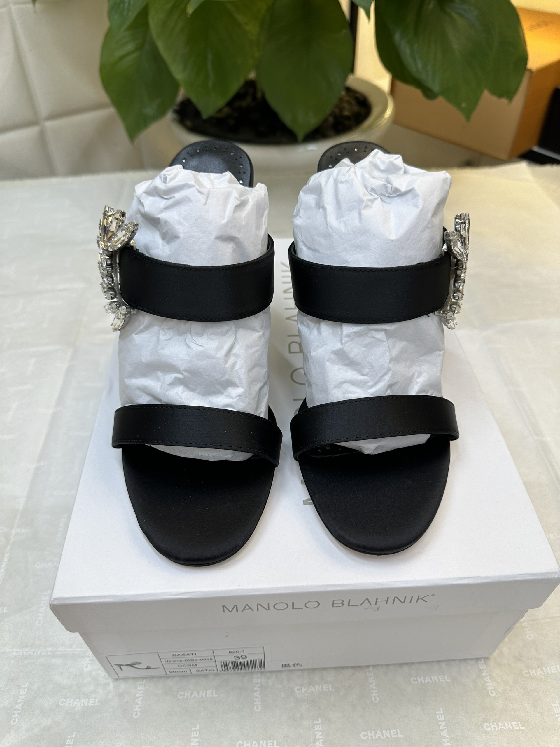 Giày Manolo Blahnik Chivela Crystal Heel Sandals Siêu Cấp Màu Đen Size 39