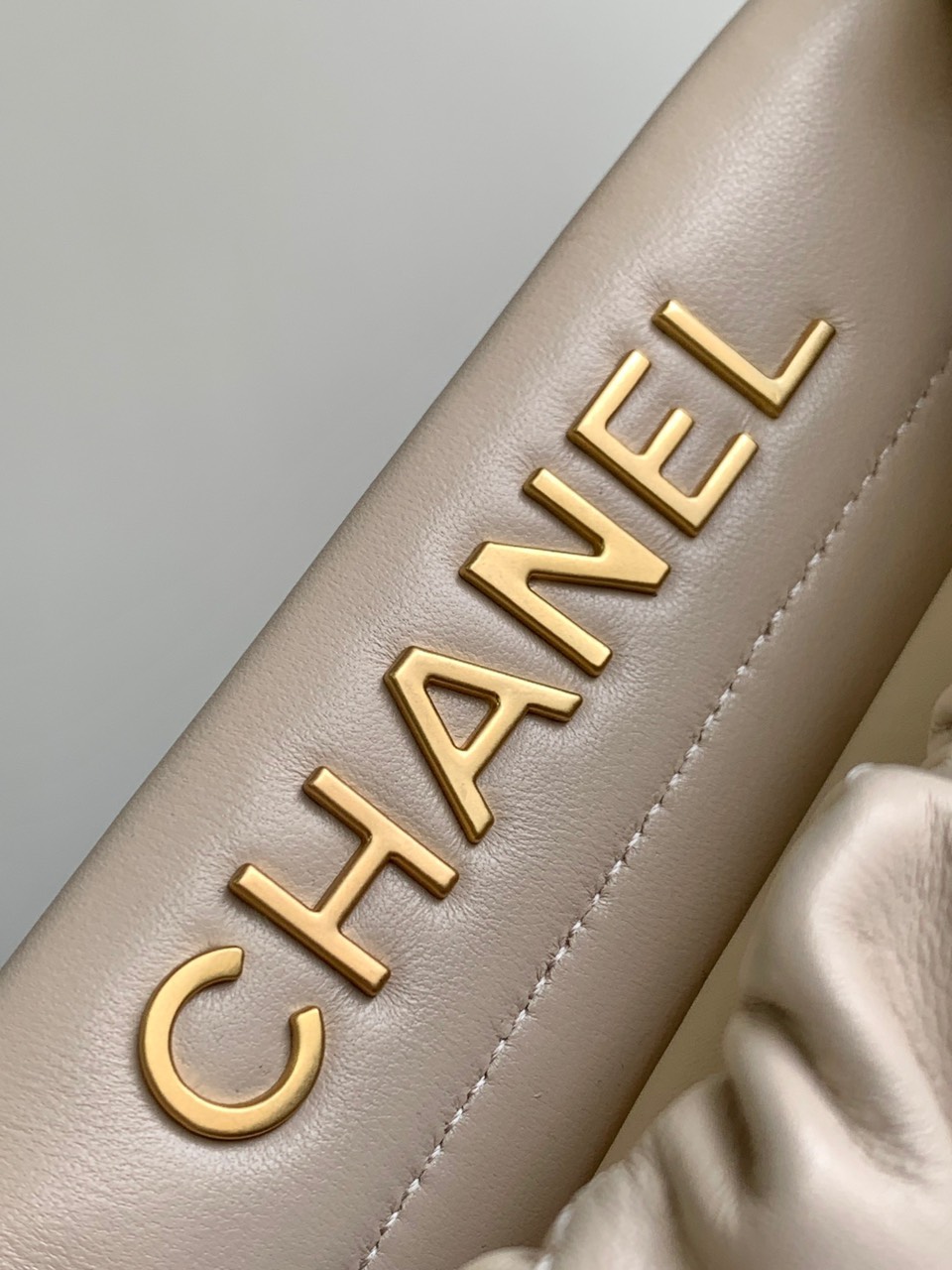 Túi Xách Chanel 23P Nhúm Siêu Cấp Màu Kem