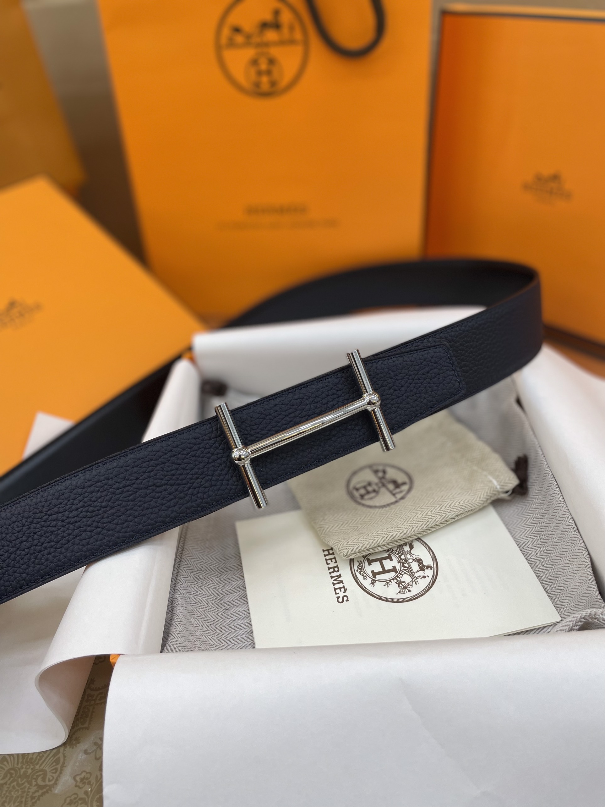 Thắt Lưng Hermes Logo H Da Togo Màu Xanh Đen 108cm/ 3.8cm