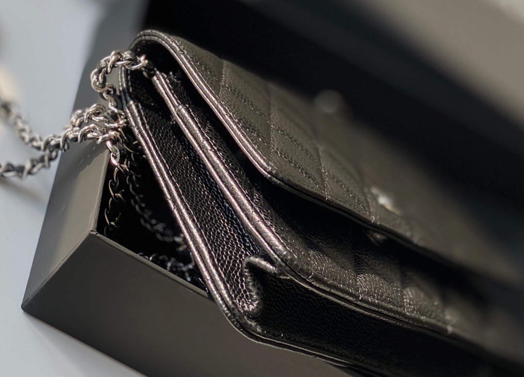 Túi Xách Chanel WOC Siêu Cấp Màu Đen Da Hạt Khóa Bạc Size 12*19*4cm