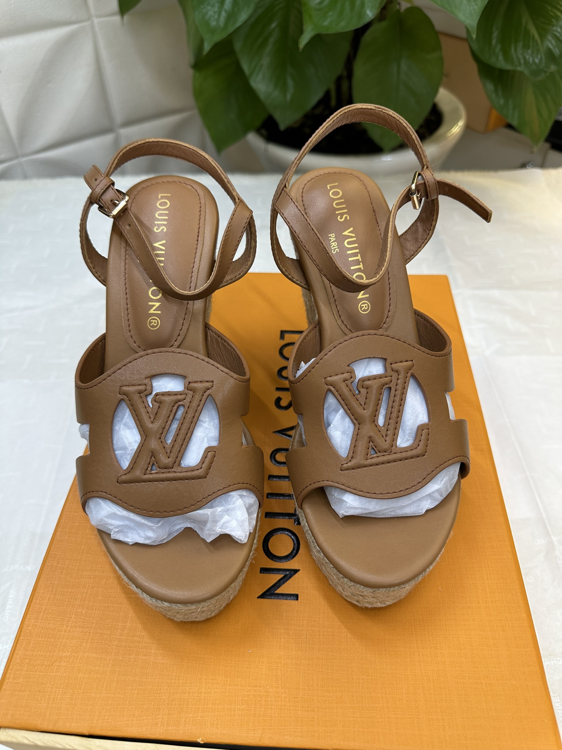 Giày LV Isola Wedge Sandal Siêu Cấp Màu Nâu Size 37 1ACI7R