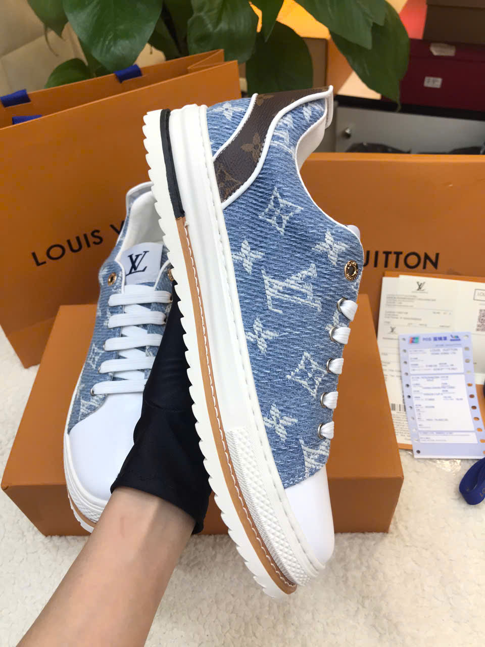 Giày LV Time Out Trainers Blue Size 43 1AC28U