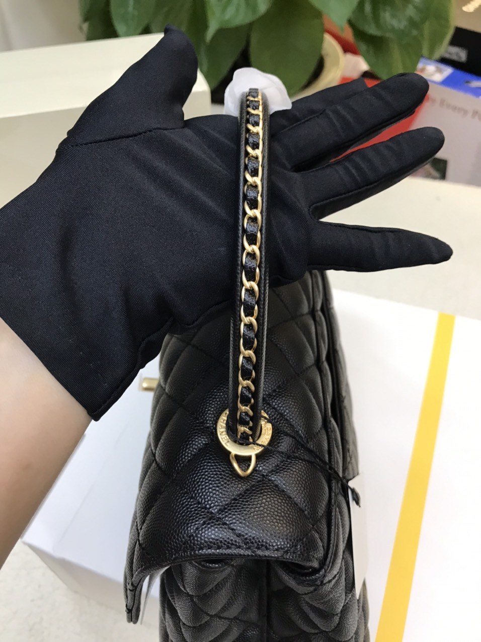 Túi Chanel Coco Handle Medium VIP Màu Đen Khóa Vàng Size 28cm