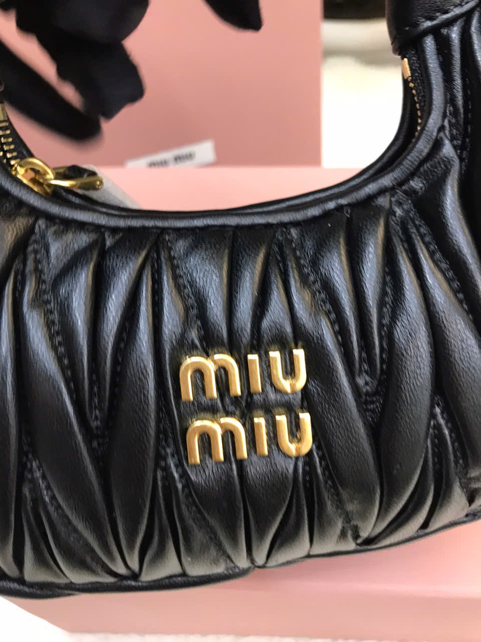 Túi MiuMiu Wander Matelassé Nappa Leather Hobo Bag Vip Màu Đen