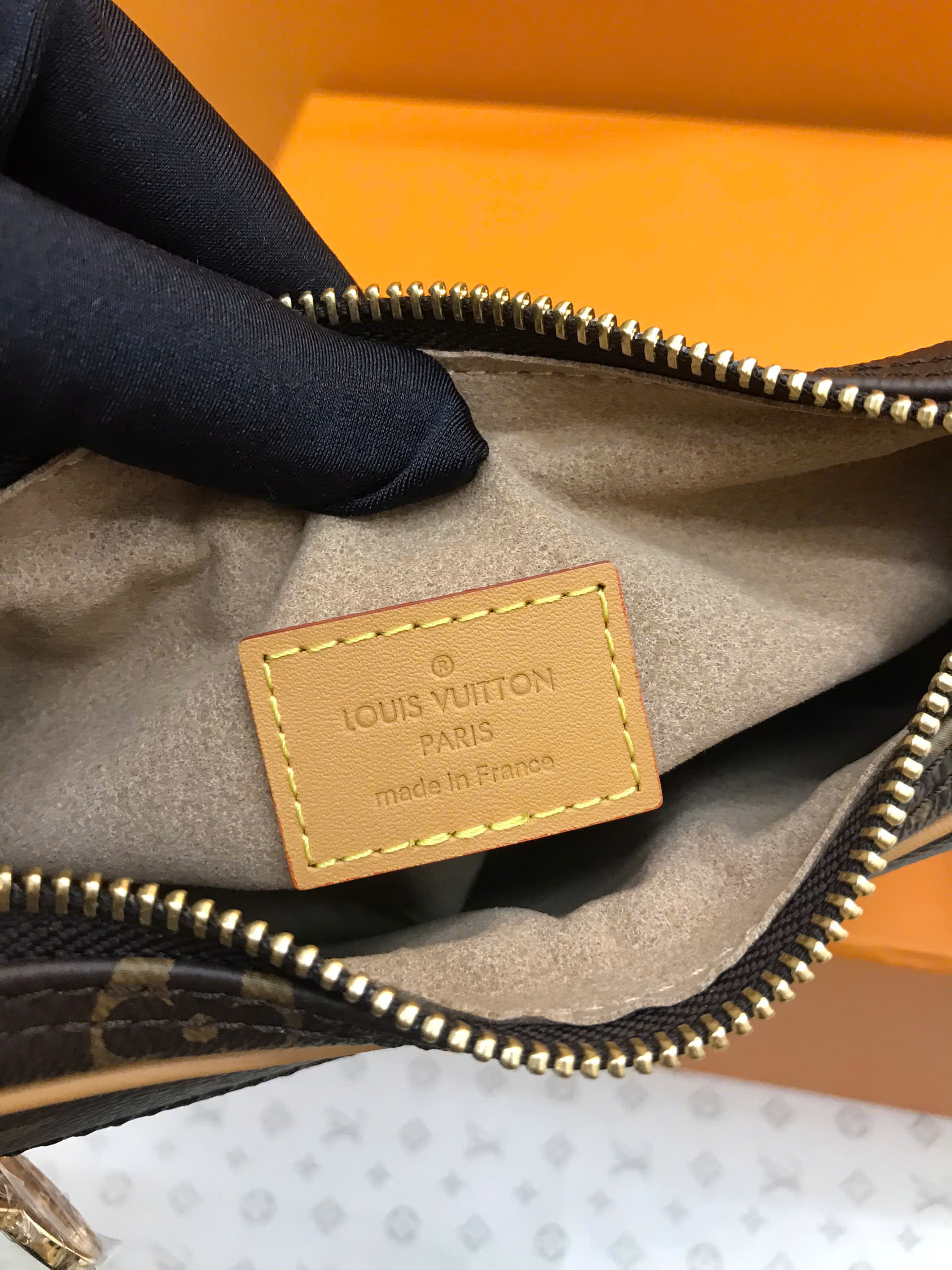 Túi LV Loop Vip Màu Nâu Size 23cm M81098