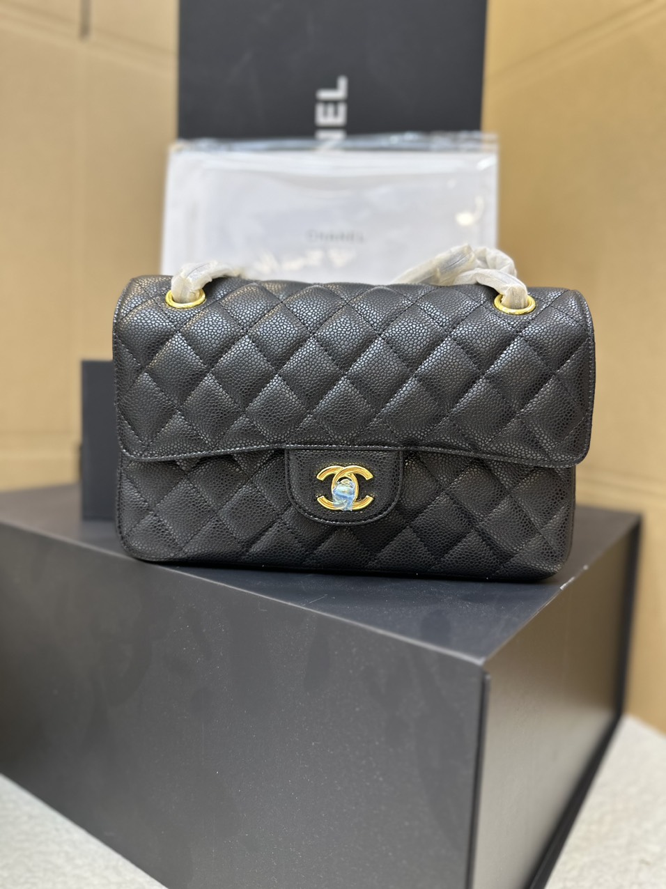 Túi Xách Chanel Small Classic Handbag Super Da Hạt Màu Đen Size 23cm