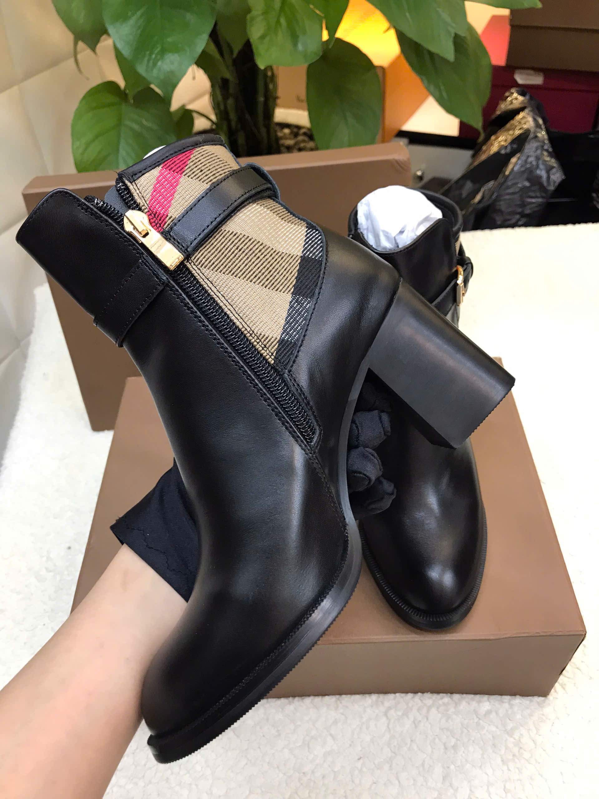 Giày Burberry Check and Leather Heel Boots Siêu Cấp Màu Đen Size 35