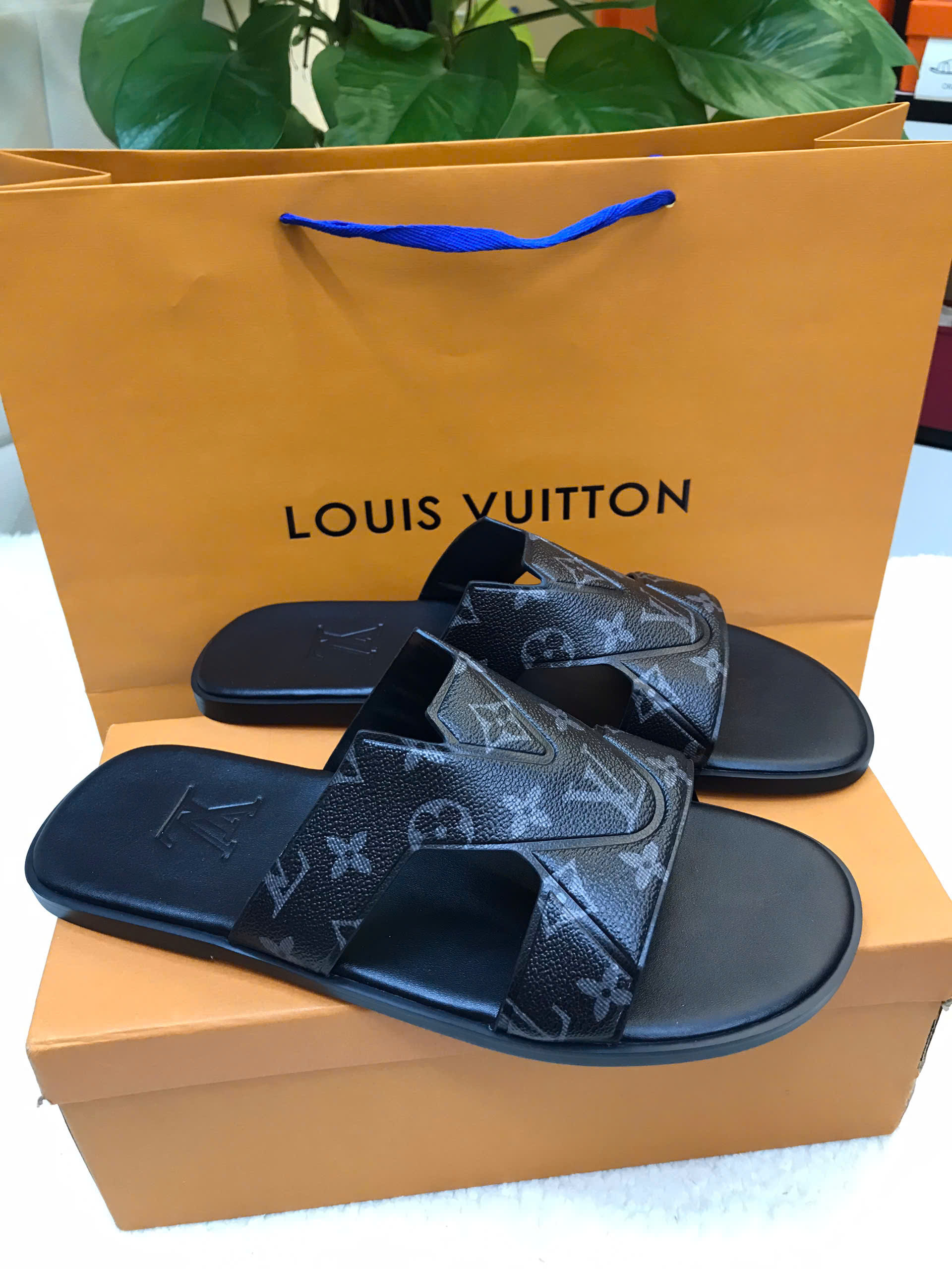 Dép LV Oasis Mule Super Màu Đen Size 44 1ACRPB