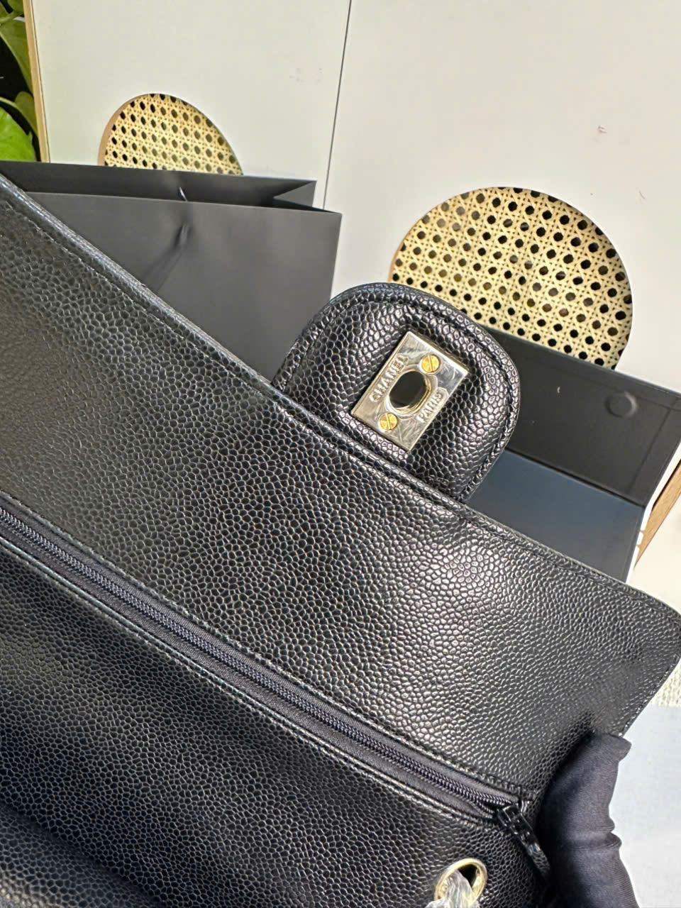 Túi Chanel Classic Flap Super Màu Đen Logo Vàng Nhạt Size 25.5cm