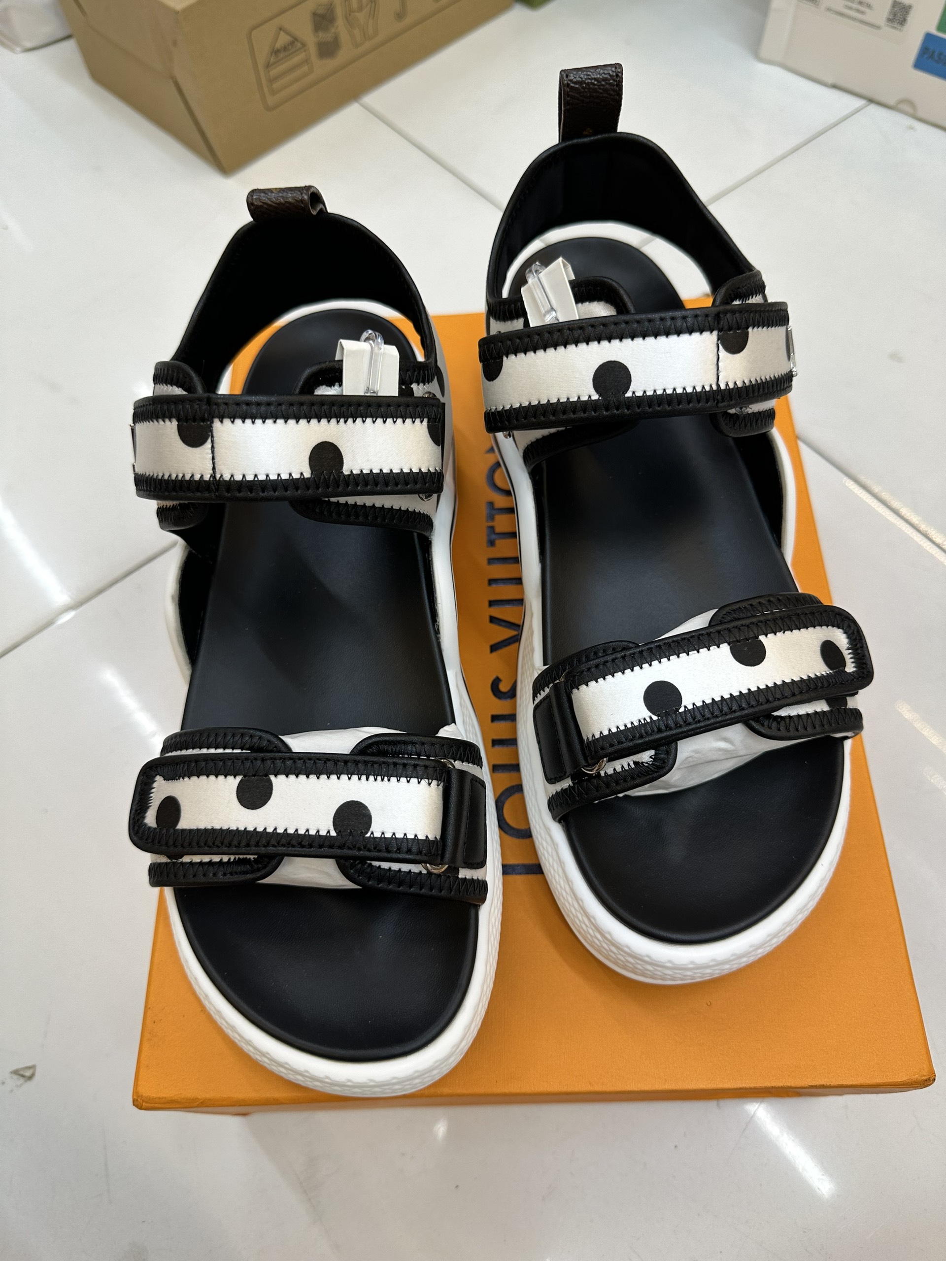 Giày Lv Archlight Flat Sandals %&&&%Black White%&&&% Siêu Cấp Size 39