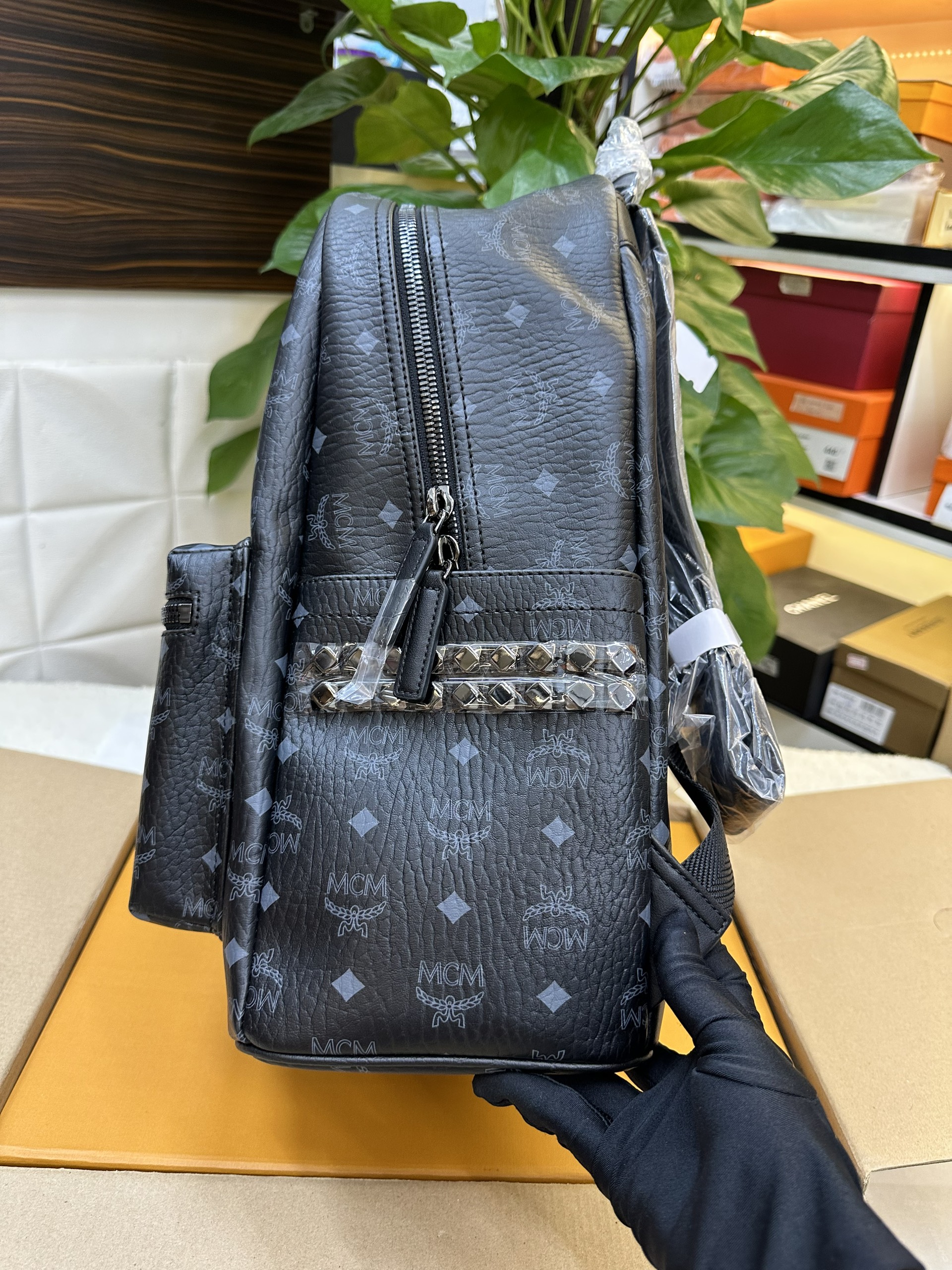 Balo MCM Stark Side Studs Backpack In Visetos Màu Đen Size 32cm