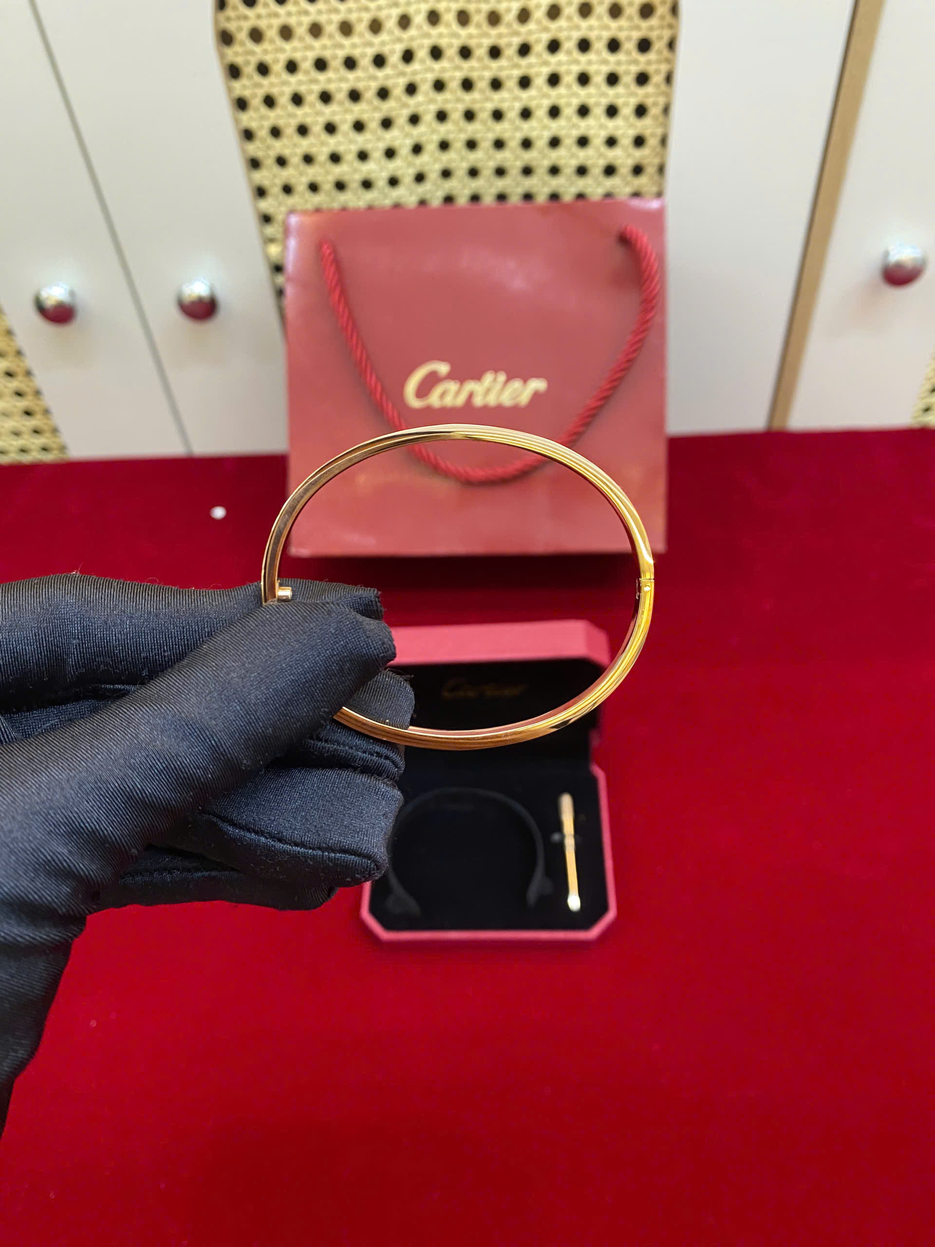 Vòng Tay Catier Love Bracelet Small Model Siêu Cấp Size 17