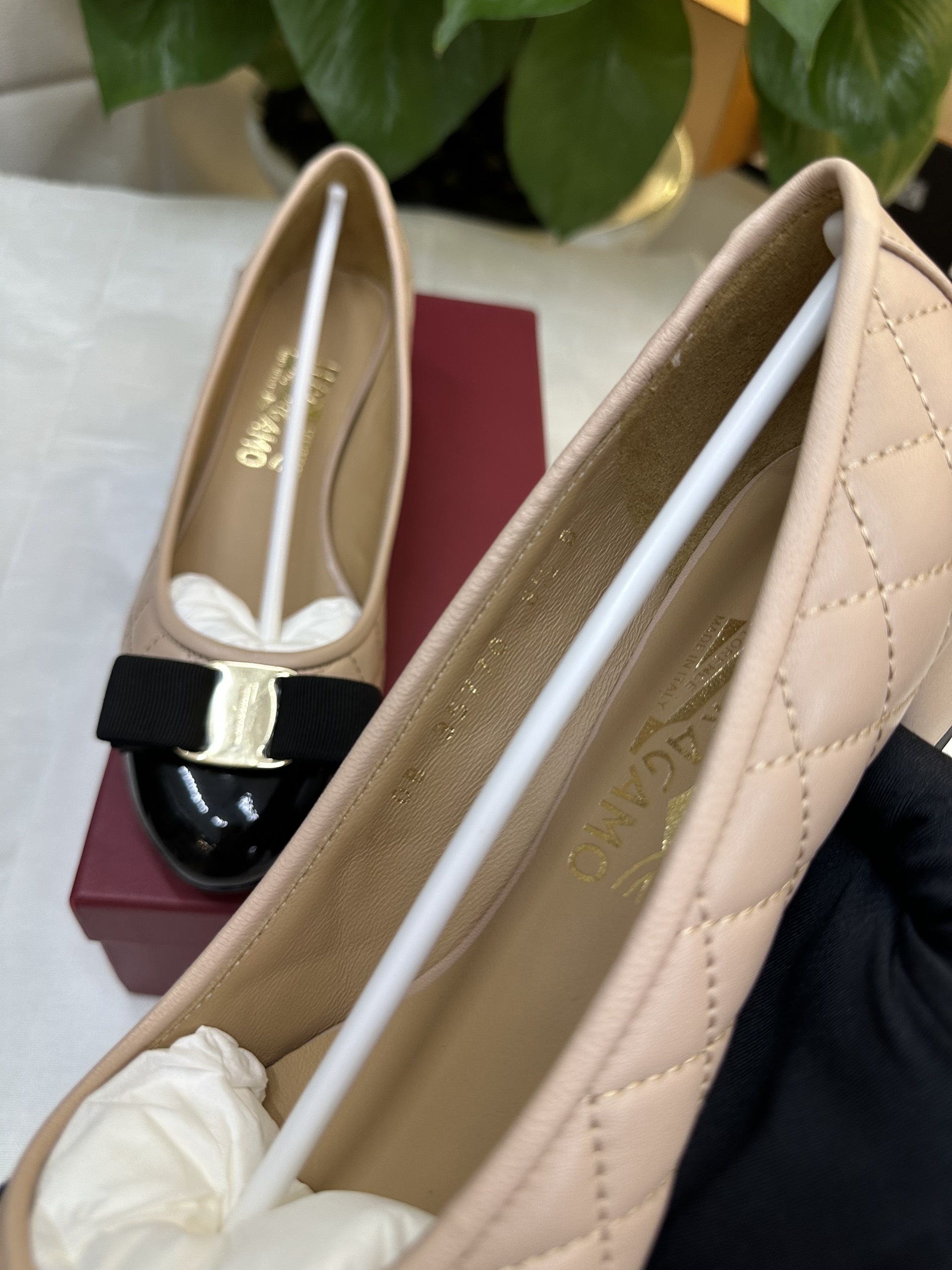 Giày Salvatore Ferragamo Varina Ballet Flat Heels 3cm Size 39