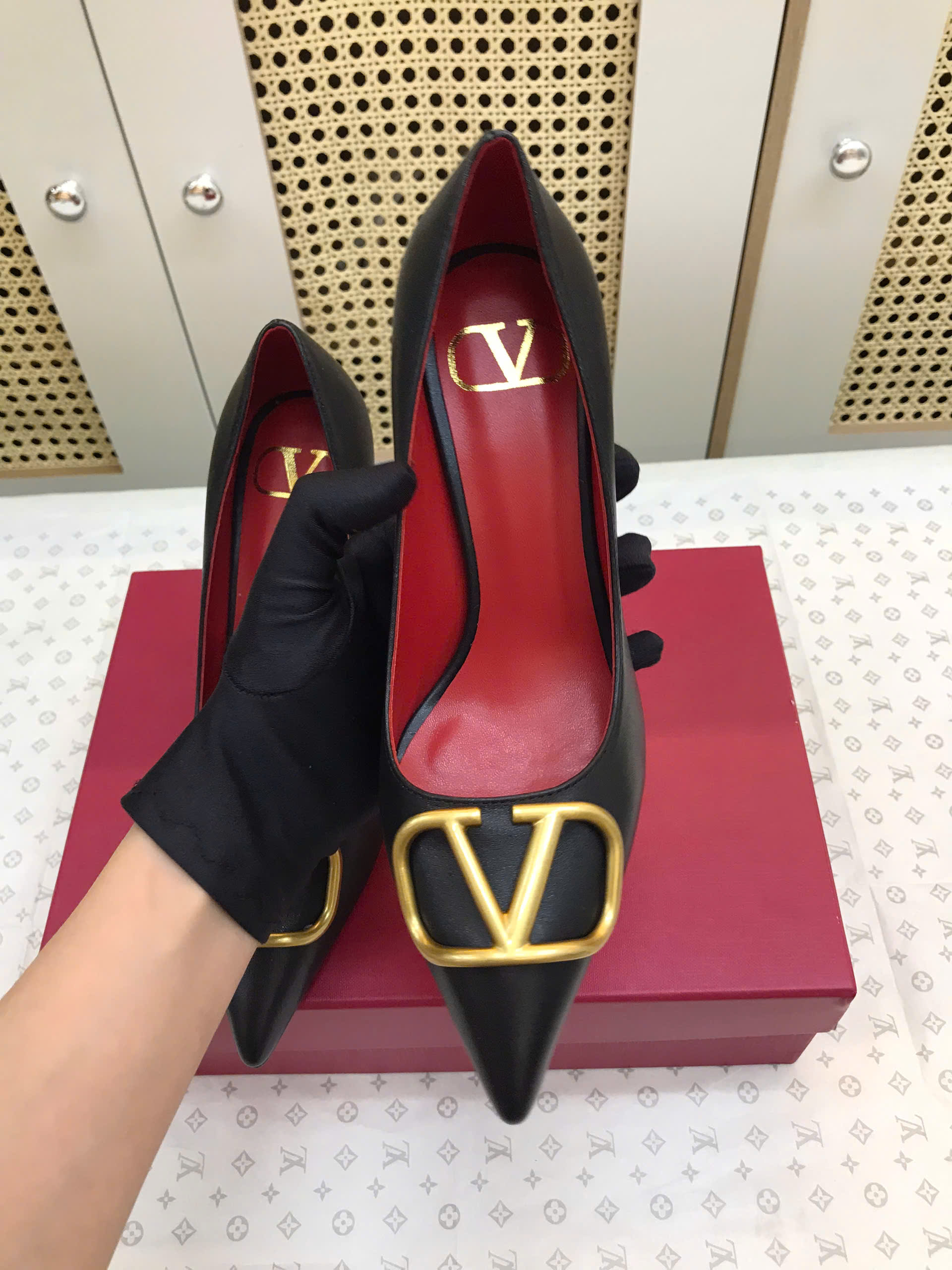 Giày Cao Gót Valentino VLogo Calfskin Pumps Black Siêu Cấp Heels 8cm Size 36