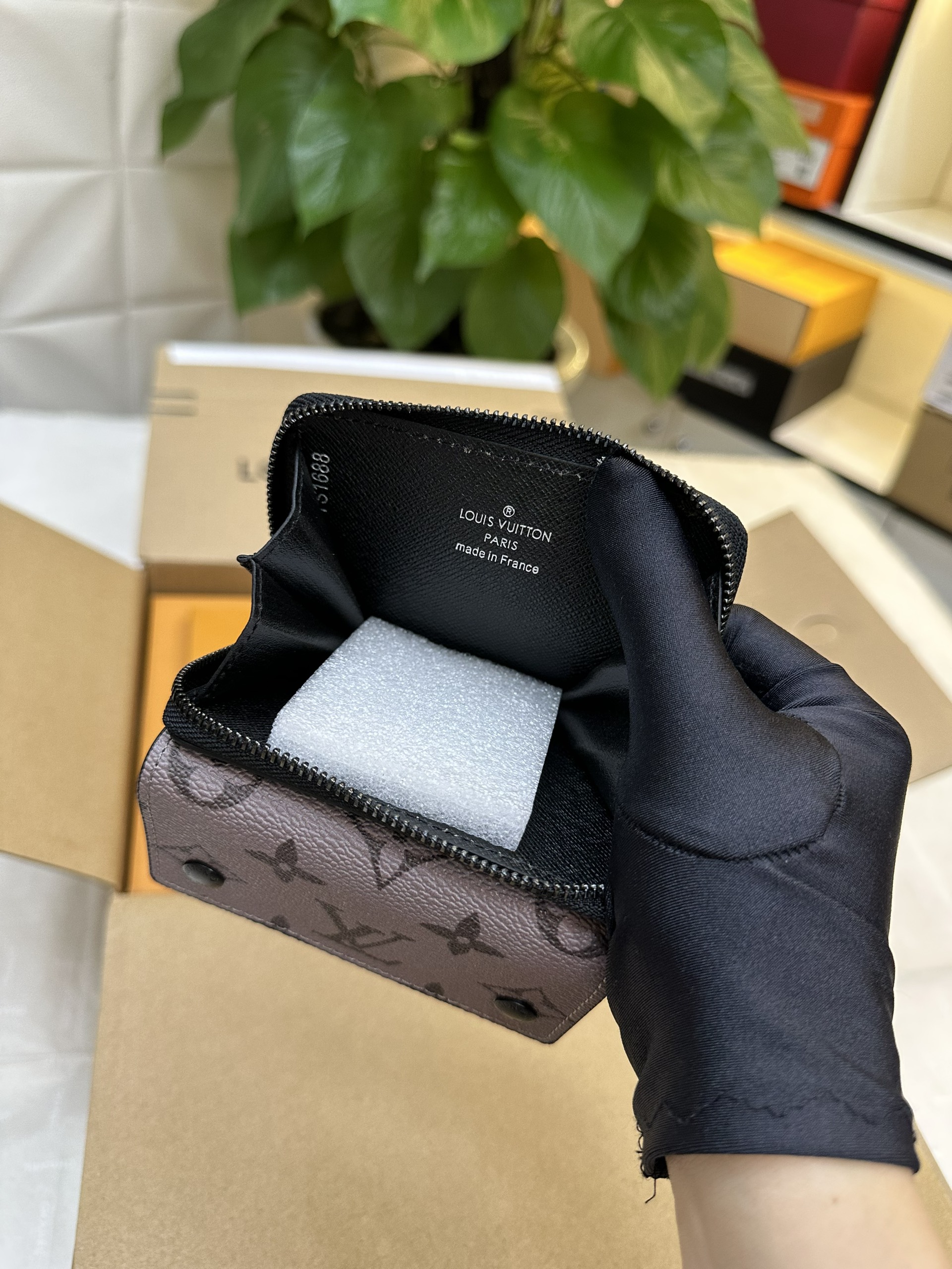 Ví LV Discovery Compact Wallet Super M45417