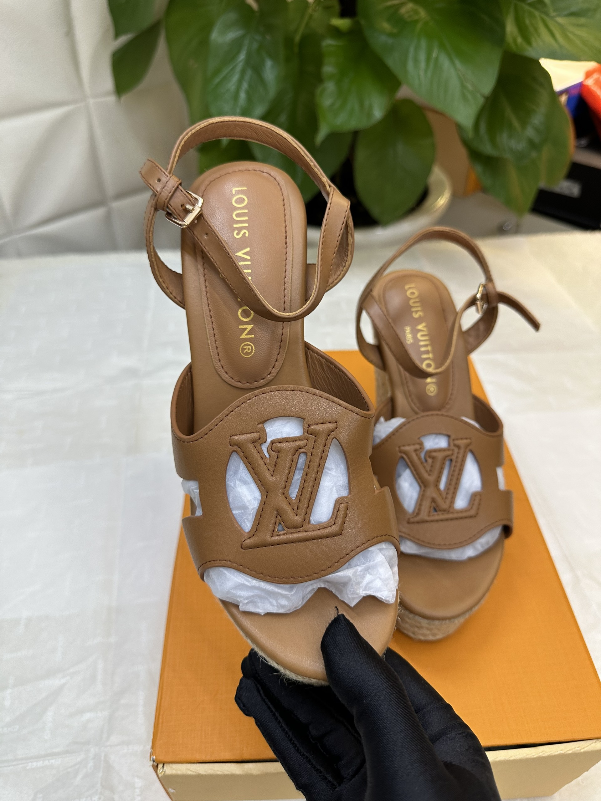 Giày LV Isola Wedge Sandal Siêu Cấp Màu Nâu Size 37 1ACI7R