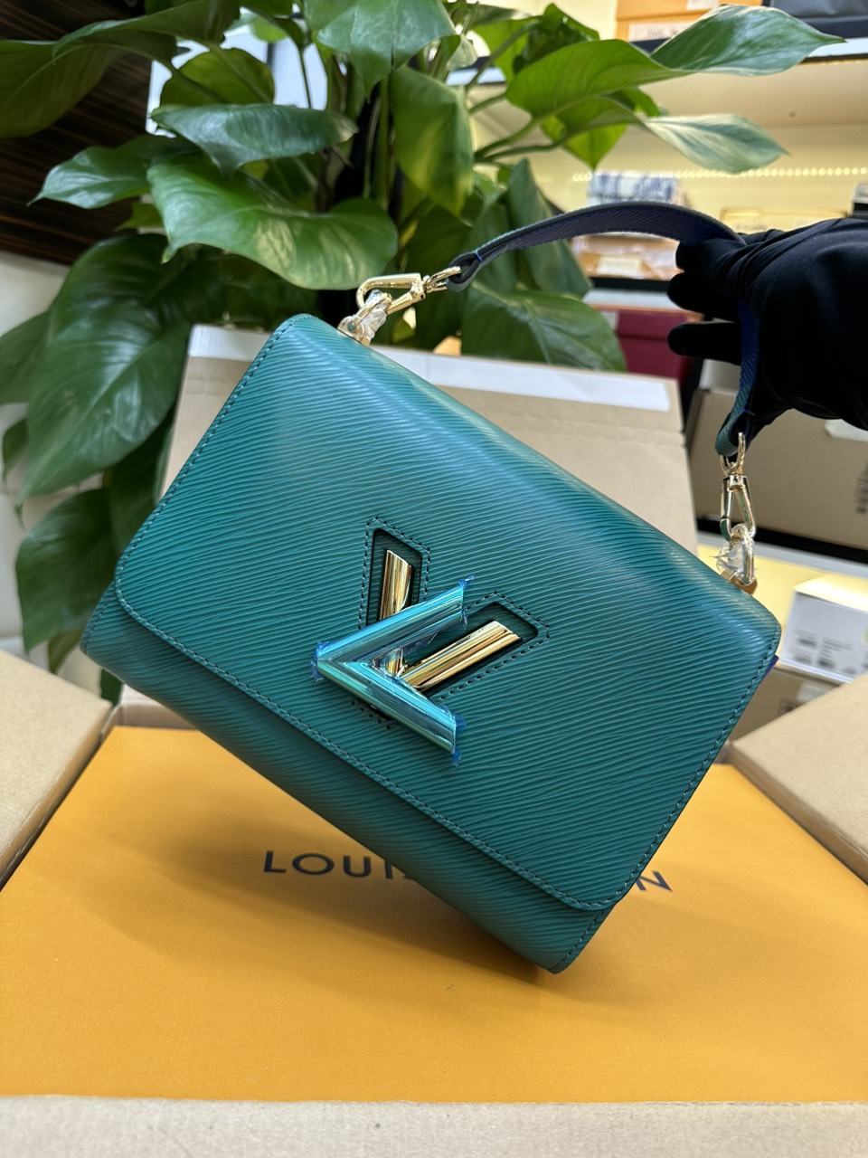 Túi Louis Vuitton Twist Màu Xanh Lá Size 23cm