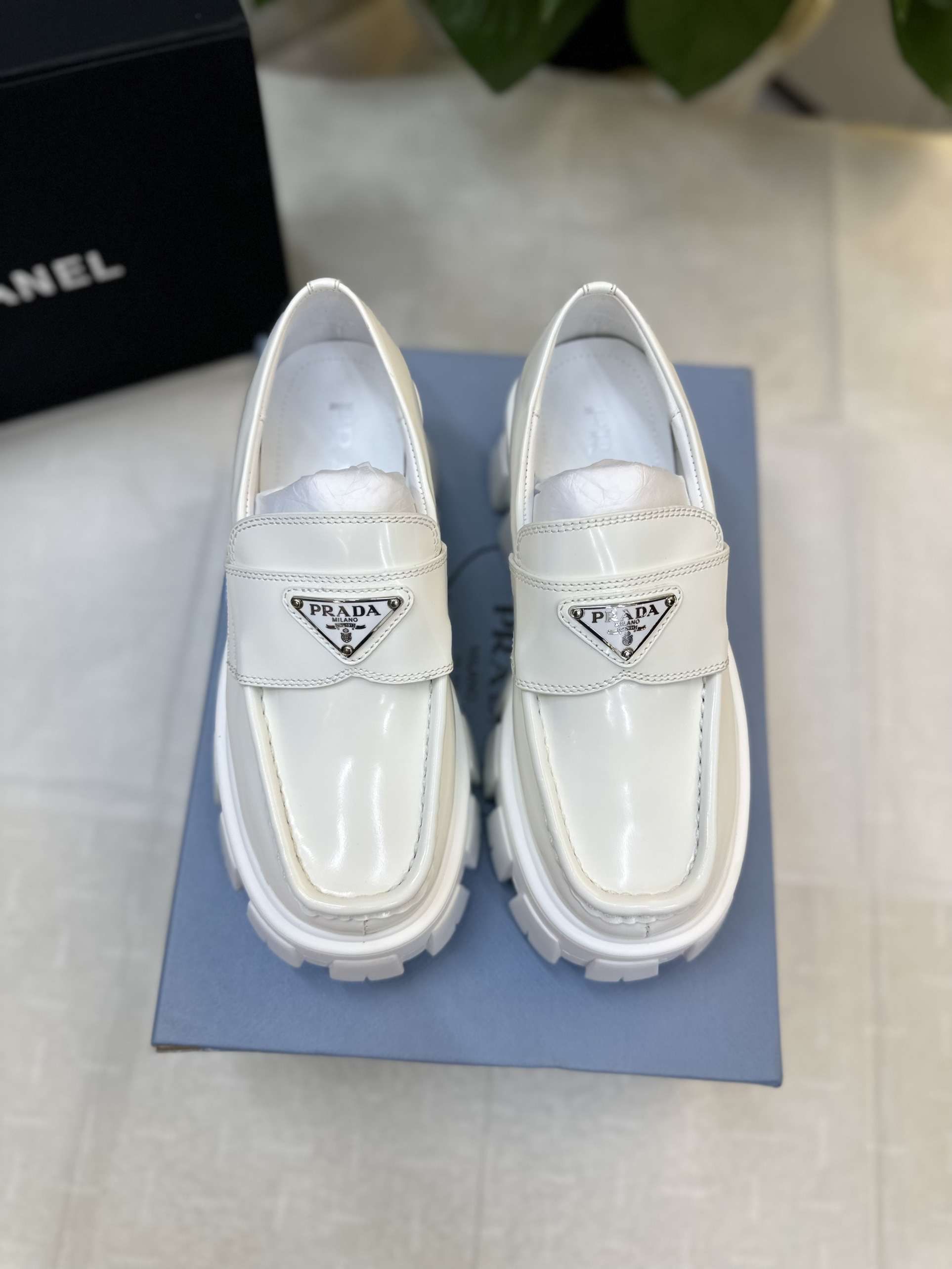 Giày Prada Brushed Leather Monolith Loafers White Siêu Cấp Size 35