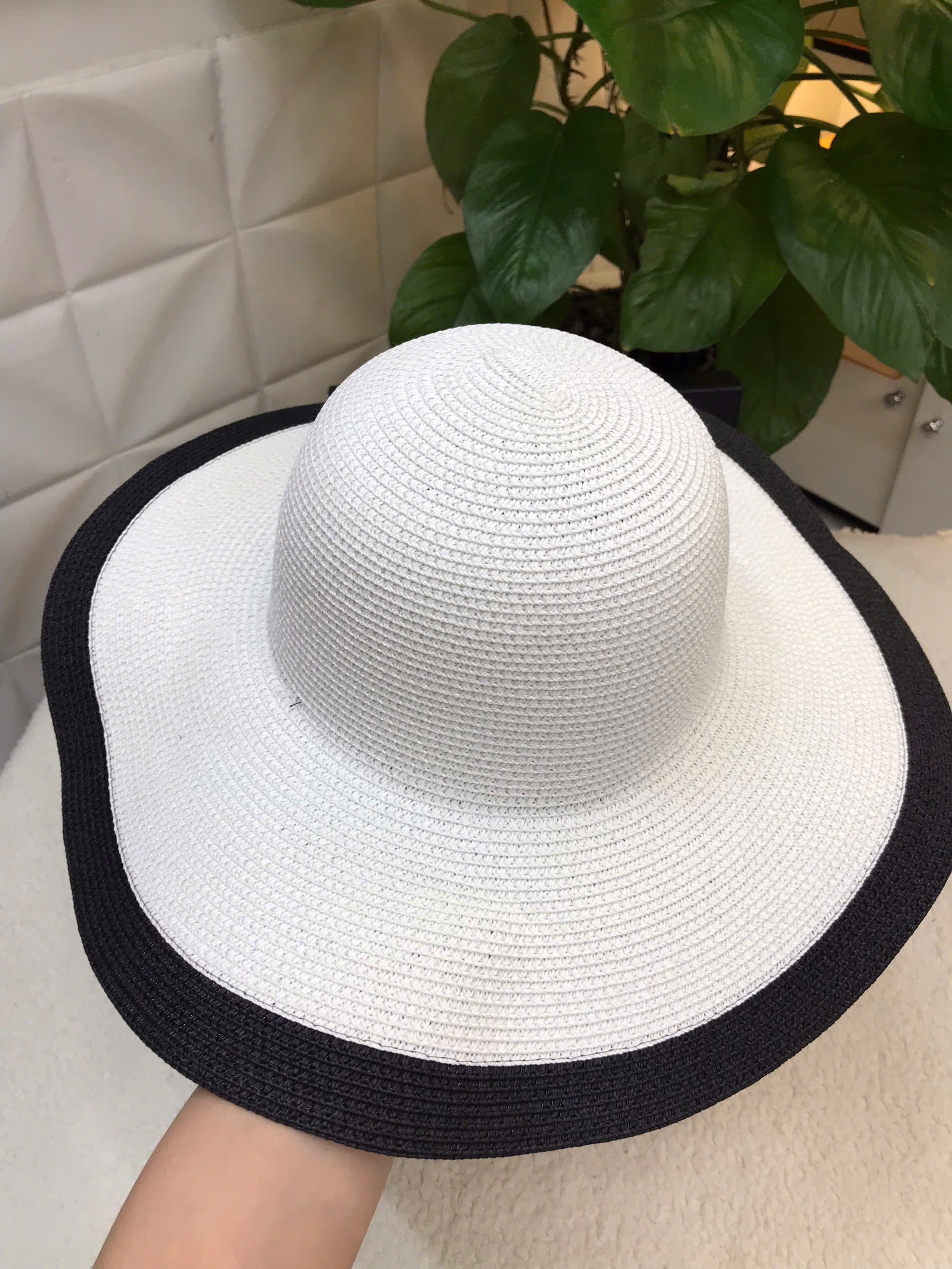 Nón Chanel Women Solo Hat Siêu Cấp Màu Trắng