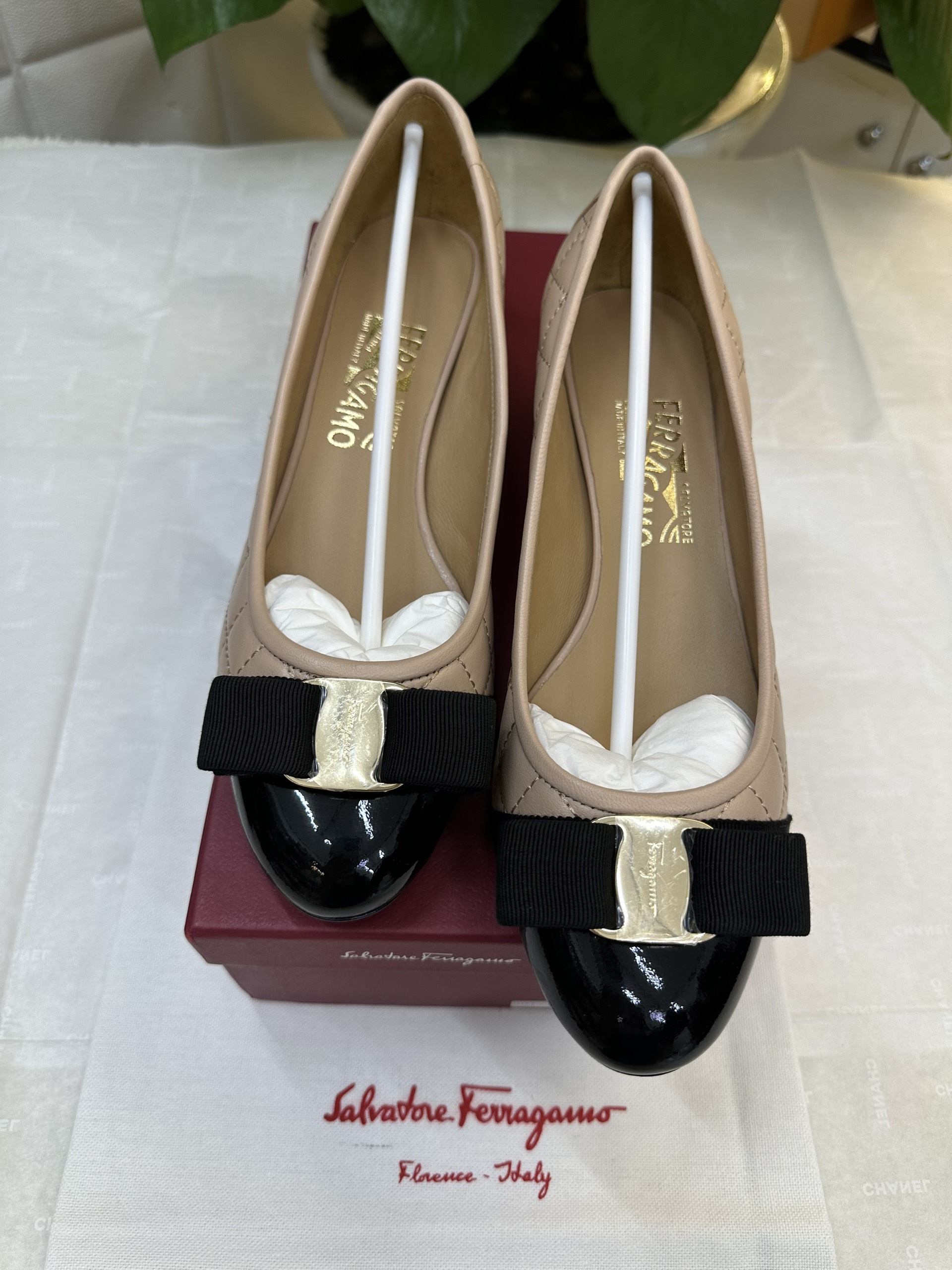 Giày Salvatore Ferragamo Varina Ballet Flat Heels 3cm Size 39